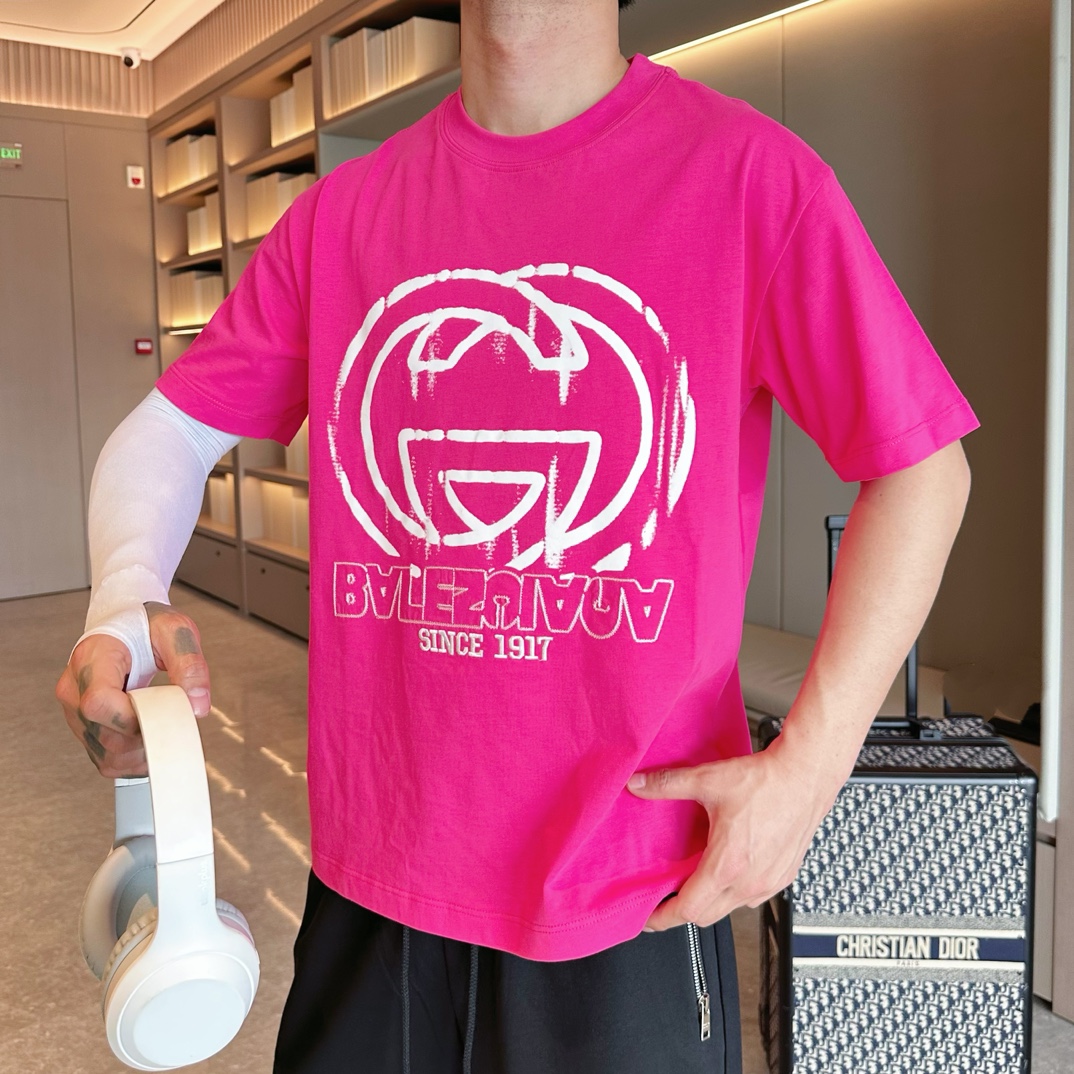 Balenciaga 高仿T恤 男款玫紅塗鴉LOGO印花寬鬆短袖