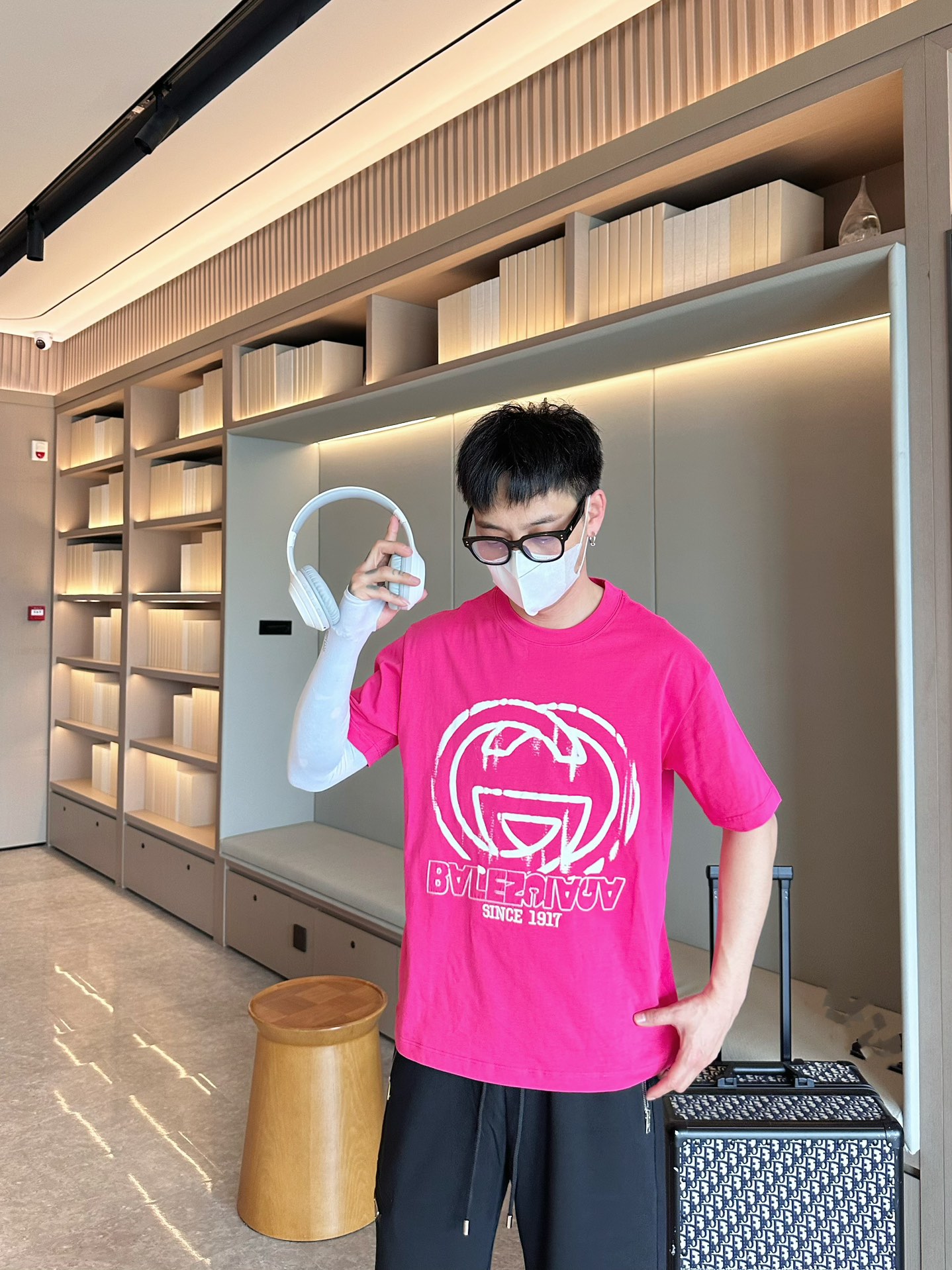 Balenciaga 高仿T恤 男款玫紅塗鴉LOGO印花寬鬆短袖