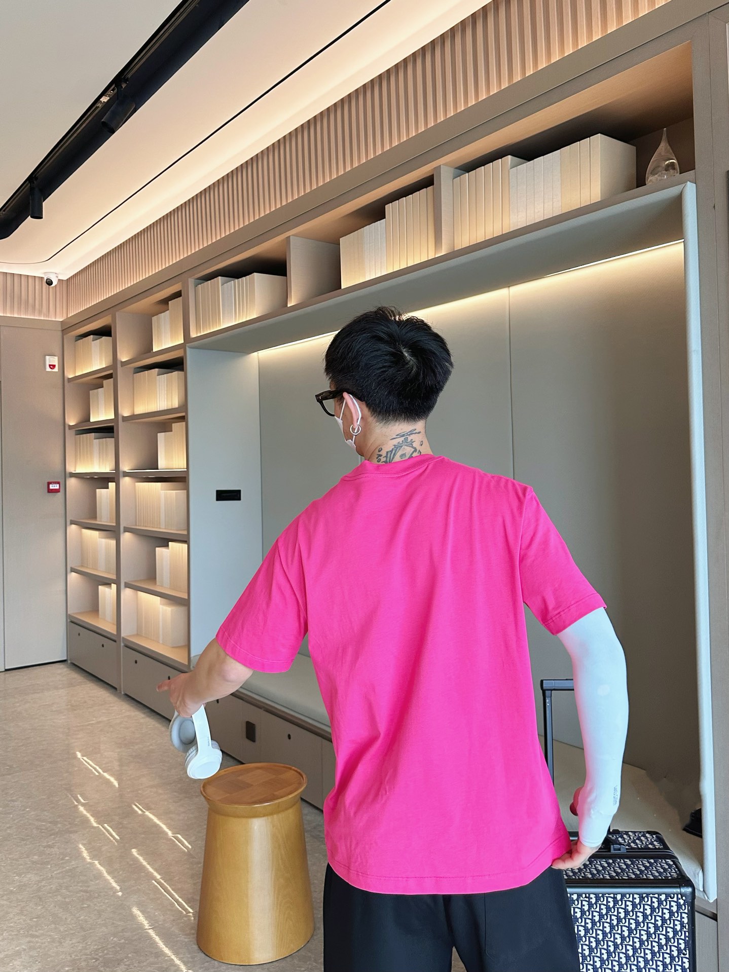 Balenciaga 高仿T恤 男款玫紅塗鴉LOGO印花寬鬆短袖