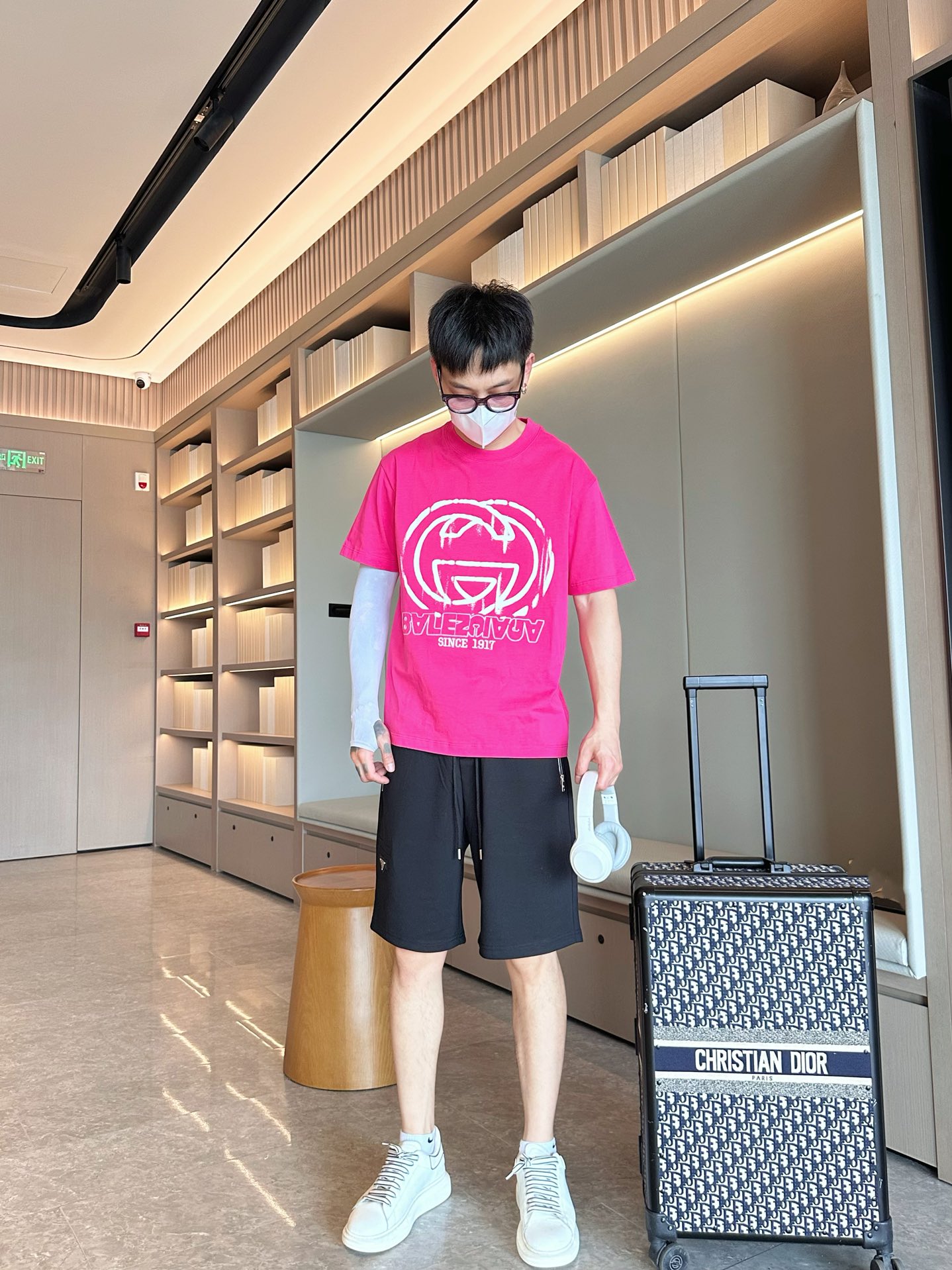Balenciaga 高仿T恤 男款玫紅塗鴉LOGO印花寬鬆短袖