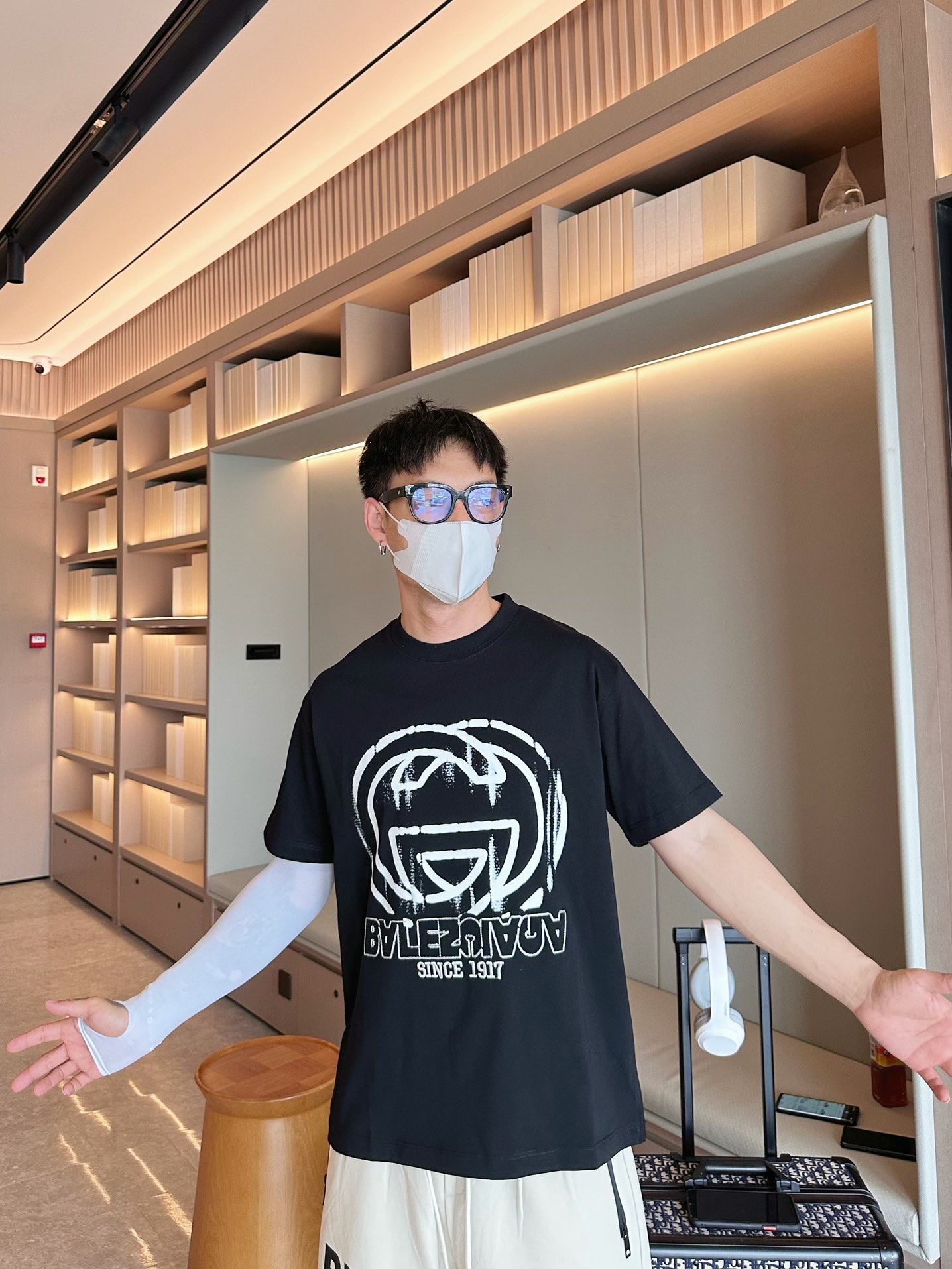 Balenciaga 一比一T恤 男款黑色塗鴉LOGO印花寬鬆短袖| 13 Balenciaga 一比一T恤 男款黑色塗鴉LOGO印花寬鬆短袖