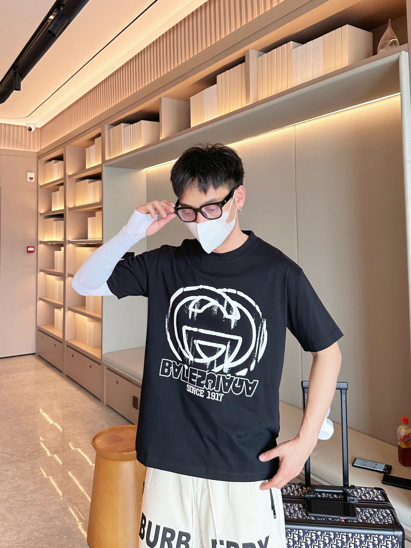 Balenciaga 一比一T恤 男款黑色塗鴉LOGO印花寬鬆短袖| 12 Balenciaga 一比一T恤 男款黑色塗鴉LOGO印花寬鬆短袖