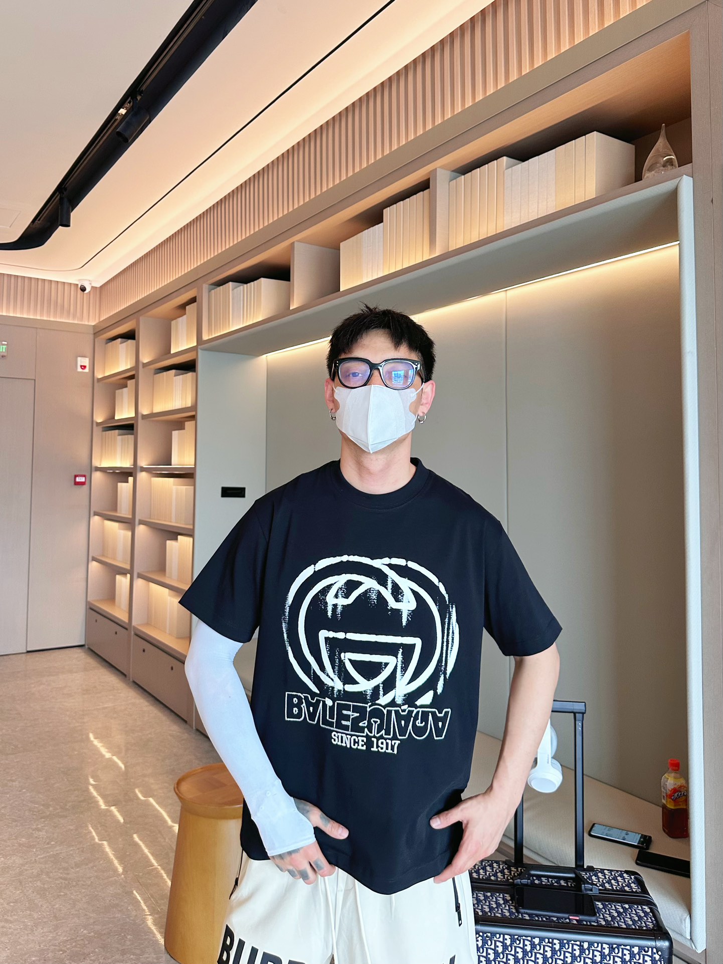 Balenciaga 一比一T恤 男款黑色塗鴉LOGO印花寬鬆短袖| 11 Balenciaga 一比一T恤 男款黑色塗鴉LOGO印花寬鬆短袖