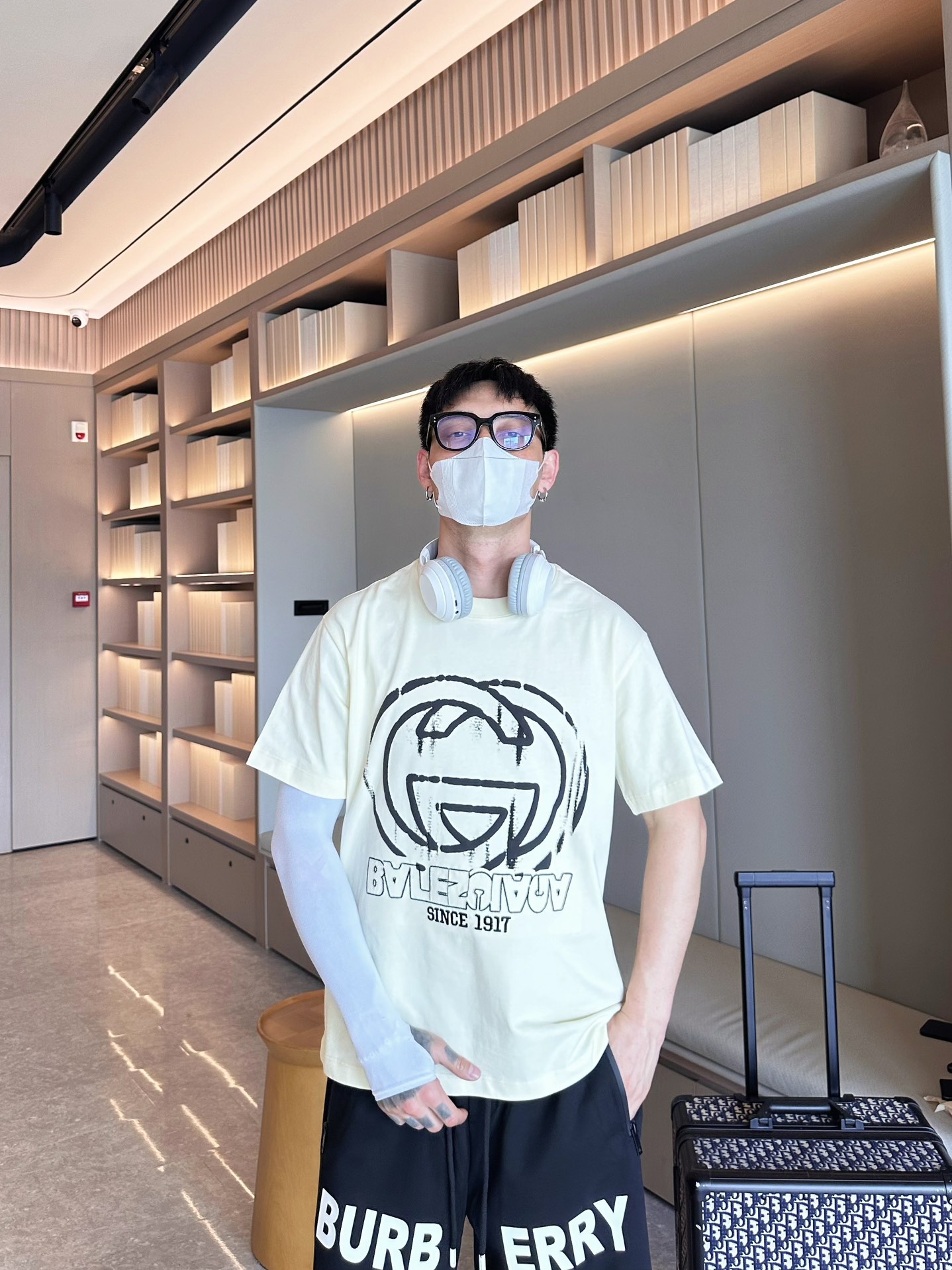 Balenciaga A貨T恤 男款米白塗鴉LOGO印花寬鬆短袖| 11 Balenciaga A貨T恤 男款米白塗鴉LOGO印花寬鬆短袖