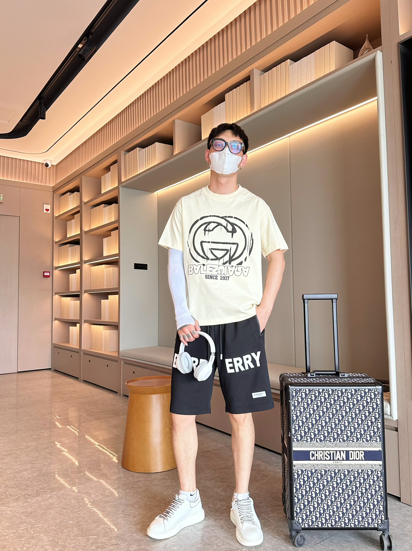 Balenciaga A貨T恤 男款米白塗鴉LOGO印花寬鬆短袖| 9 Balenciaga A貨T恤 男款米白塗鴉LOGO印花寬鬆短袖