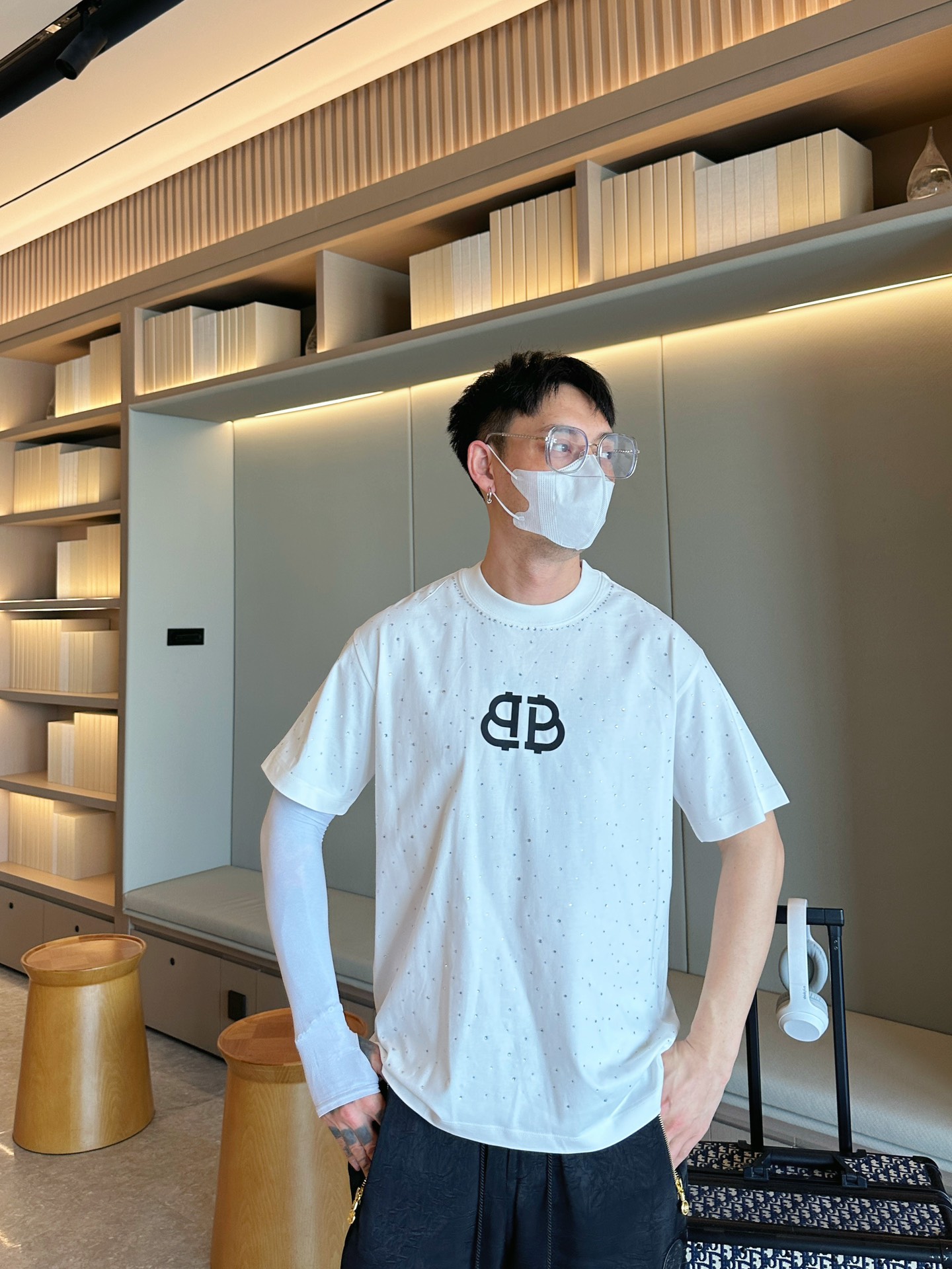 Balenciaga 高仿T恤 男款白色滿鑽BB LOGO寬鬆短袖上衣| 12 Balenciaga 高仿T恤 男款白色滿鑽BB LOGO寬鬆短袖上衣