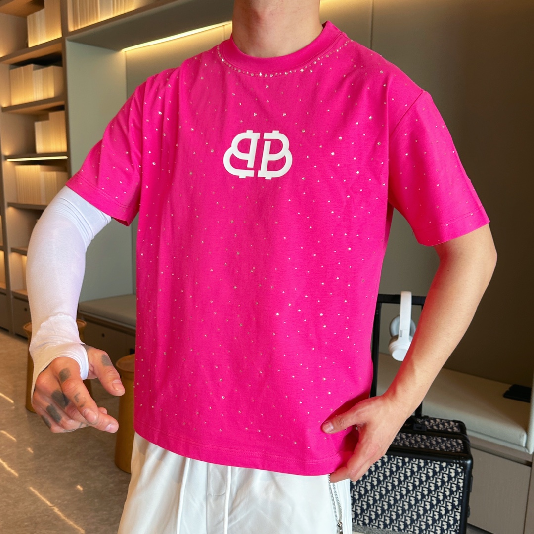 Balenciaga 一比一T恤 男款玫紅滿鑽BB LOGO寬鬆短袖| 14 Balenciaga 一比一T恤 男款玫紅滿鑽BB LOGO寬鬆短袖
