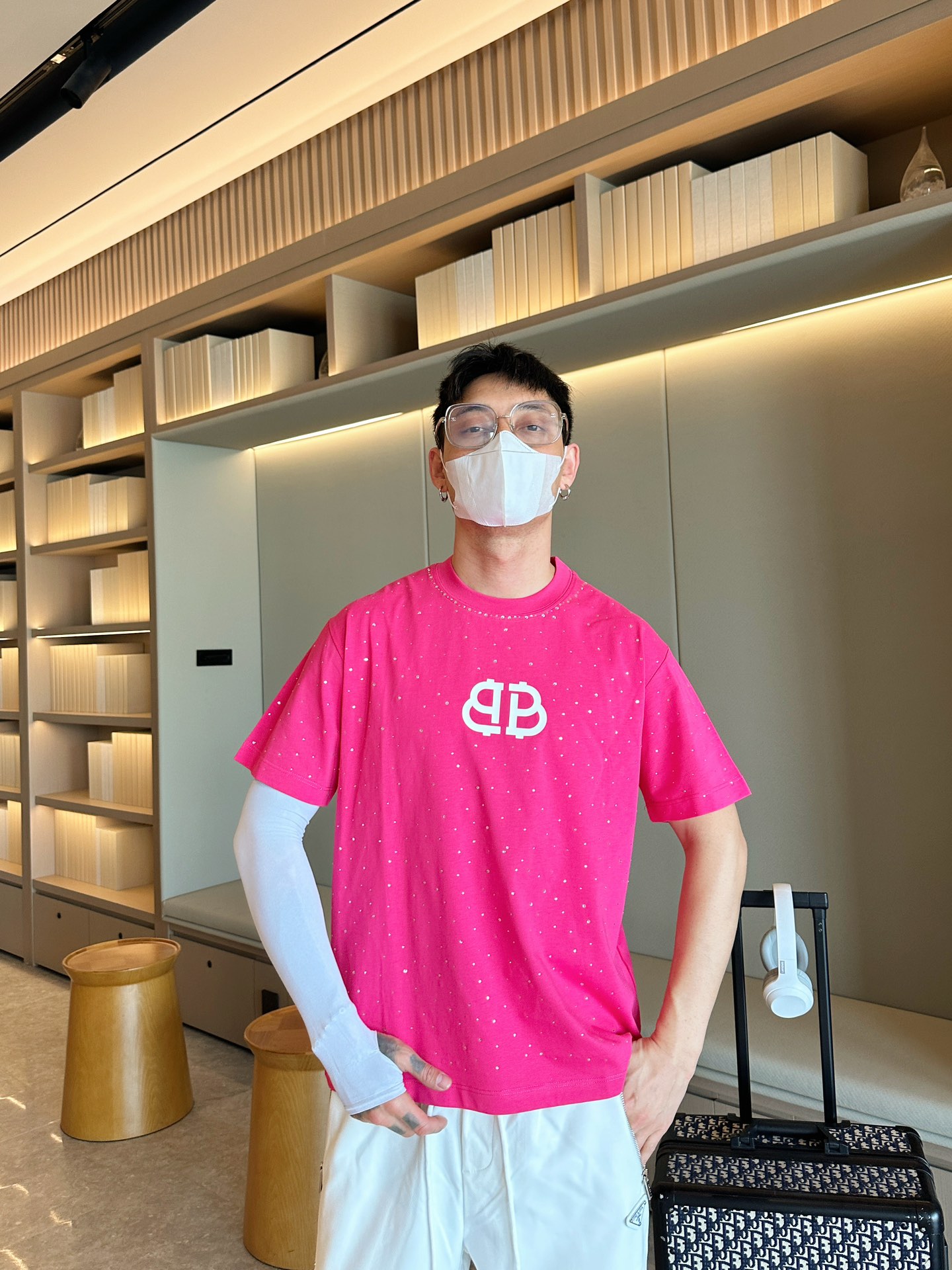 Balenciaga 一比一T恤 男款玫紅滿鑽BB LOGO寬鬆短袖| 12 Balenciaga 一比一T恤 男款玫紅滿鑽BB LOGO寬鬆短袖