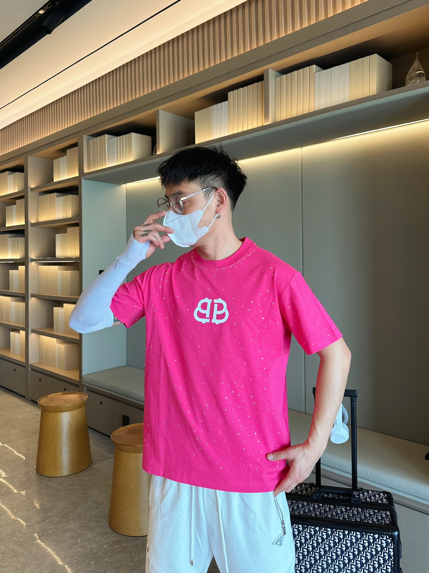 Balenciaga 一比一T恤 男款玫紅滿鑽BB LOGO寬鬆短袖| 11 Balenciaga 一比一T恤 男款玫紅滿鑽BB LOGO寬鬆短袖