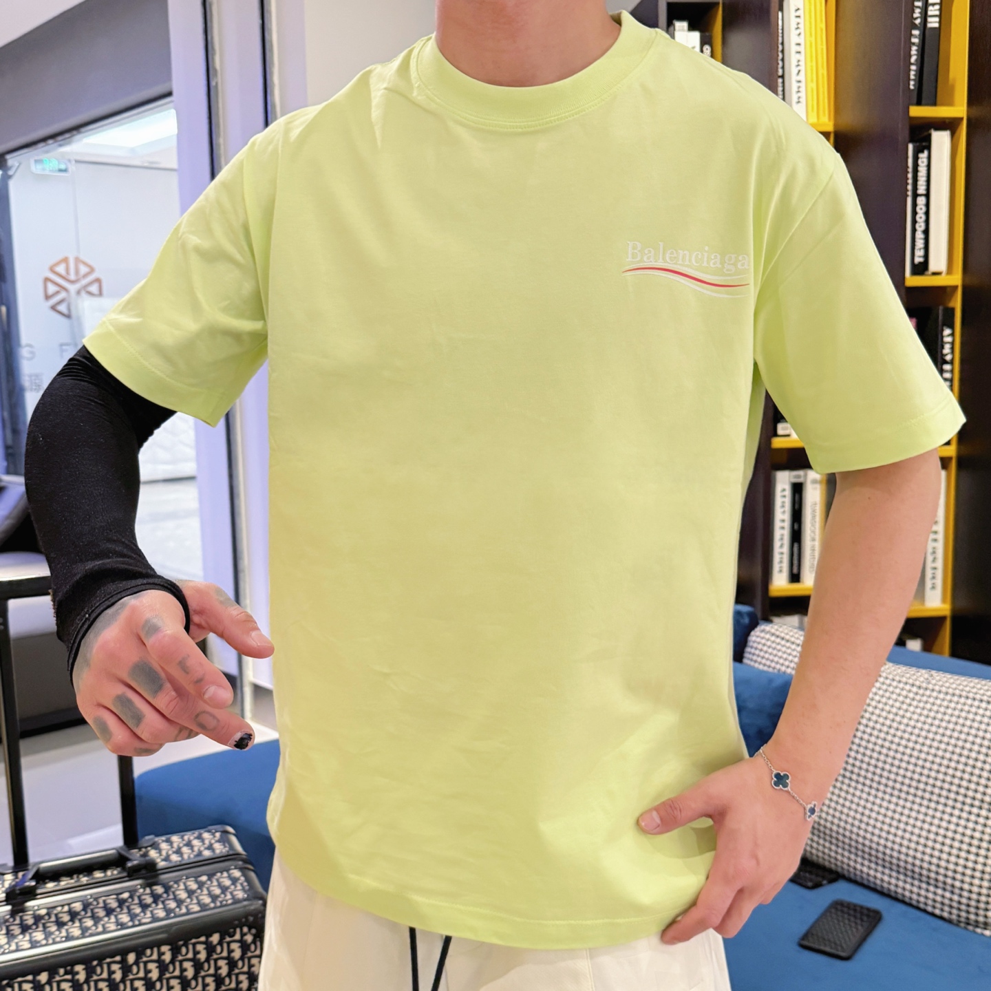 Balenciaga 高仿T恤 男款螢光漸變LOGO寬鬆短袖上衣