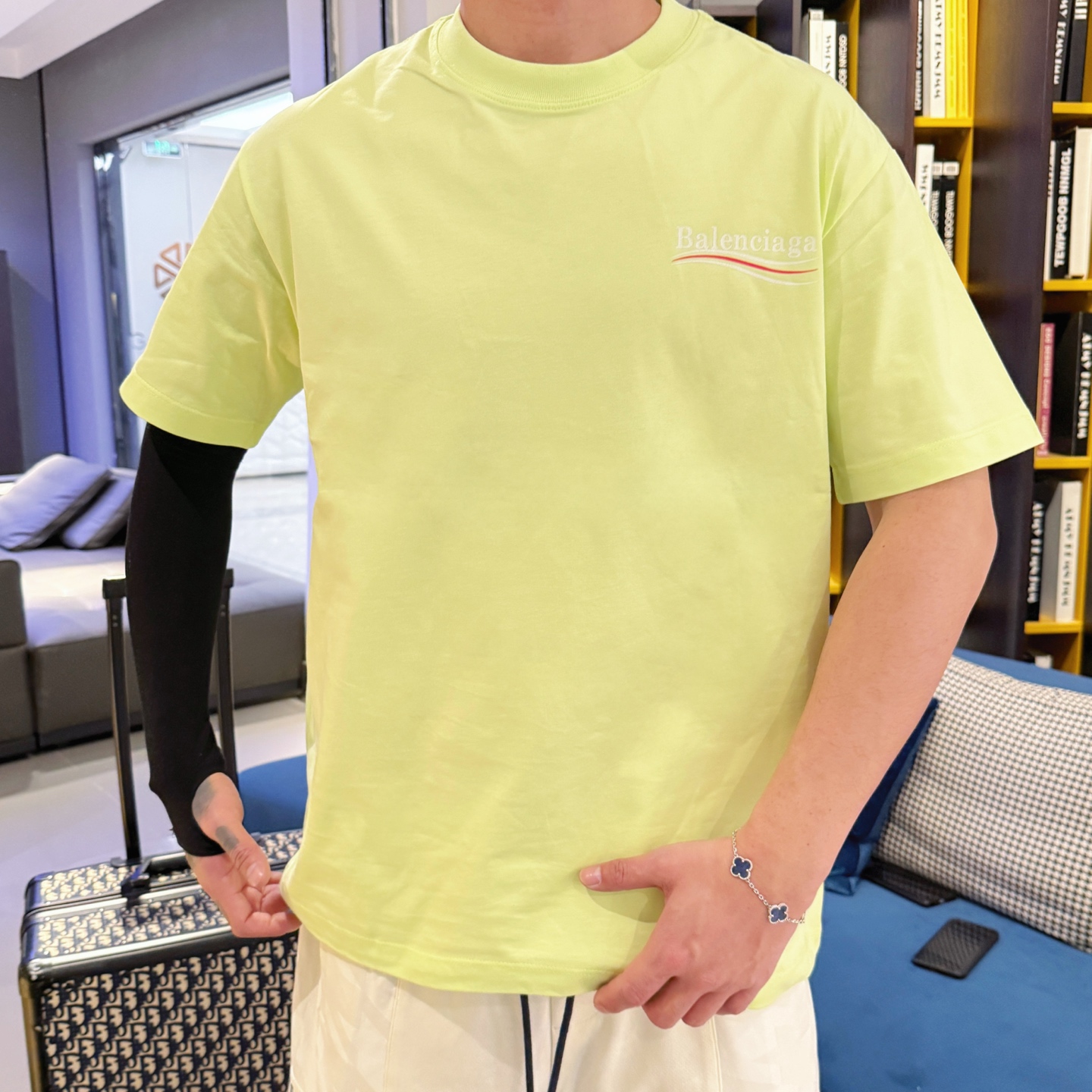 Balenciaga 高仿T恤 男款螢光漸變LOGO寬鬆短袖上衣| 10 Balenciaga 高仿T恤 男款螢光漸變LOGO寬鬆短袖上衣