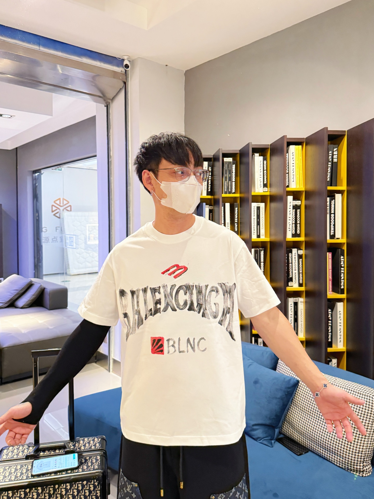 Balenciaga 高仿T恤 男款白色塗鴉字母印花寬鬆短袖