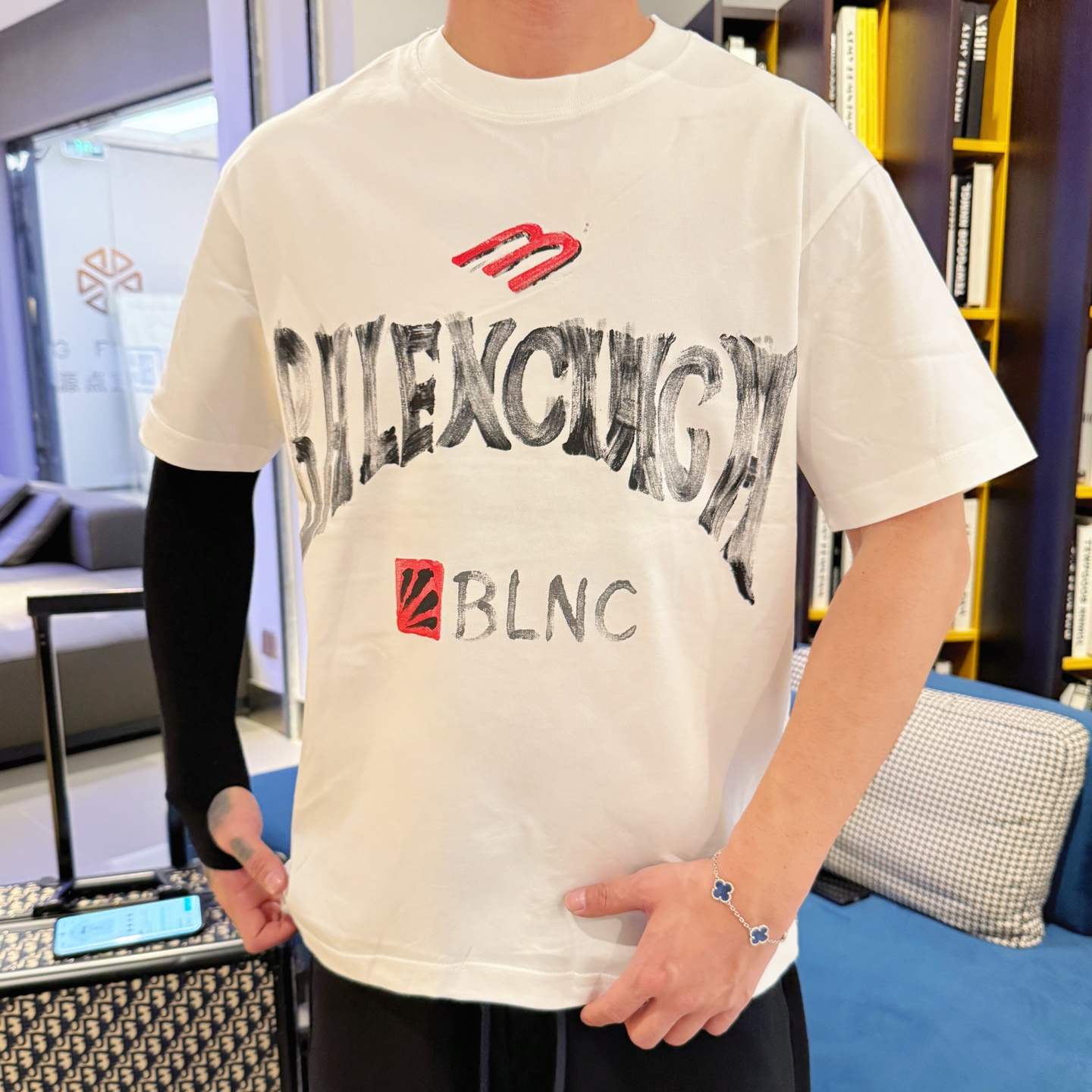 Balenciaga 高仿T恤 男款白色塗鴉字母印花寬鬆短袖