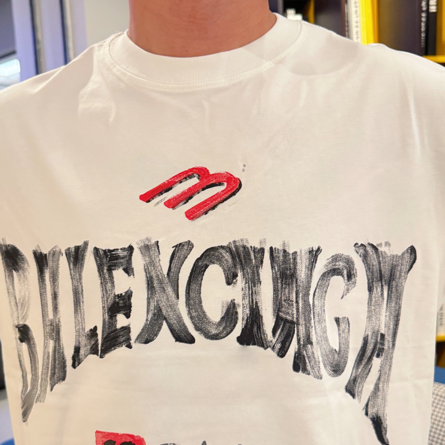 Balenciaga 高仿T恤 男款白色塗鴉字母印花寬鬆短袖