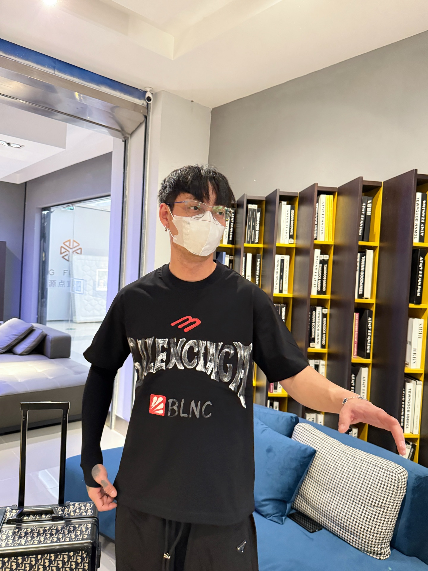 Balenciaga 一比一T恤 男款黑色塗鴉字母印花寬鬆短袖