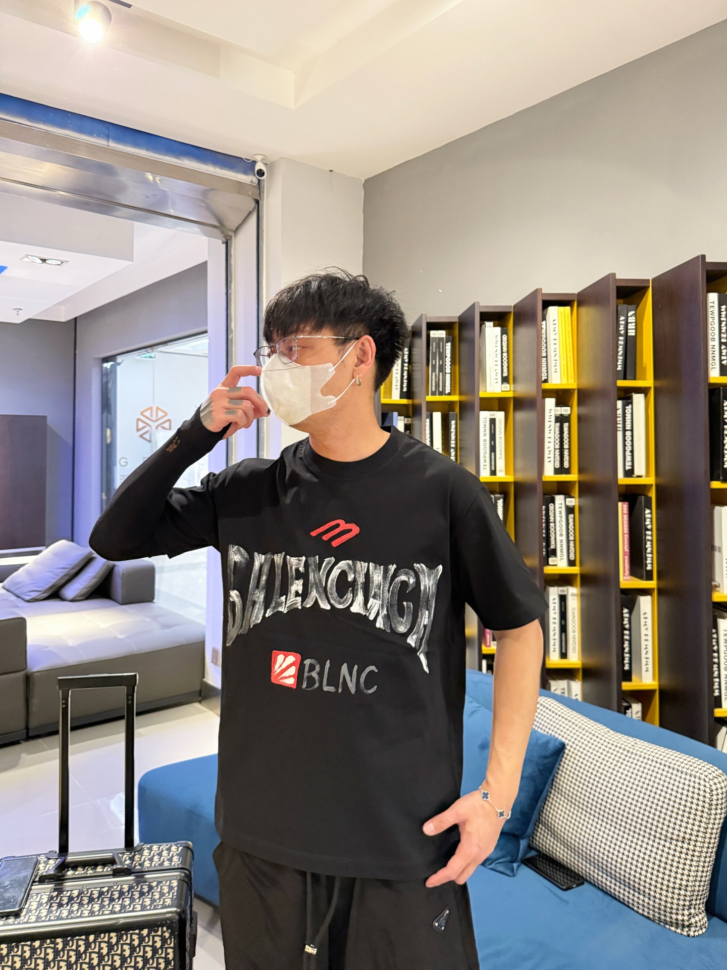 Balenciaga 一比一T恤 男款黑色塗鴉字母印花寬鬆短袖| 13 Balenciaga 一比一T恤 男款黑色塗鴉字母印花寬鬆短袖