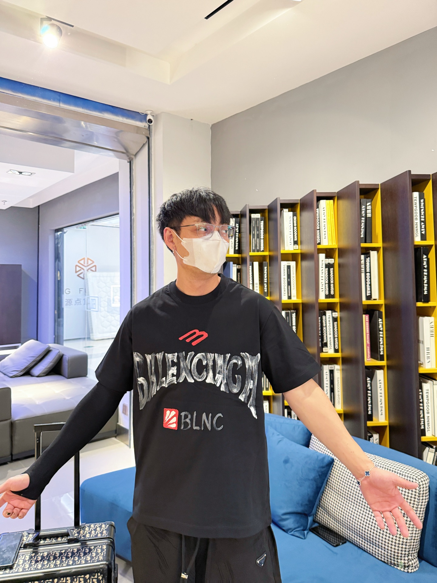 Balenciaga 一比一T恤 男款黑色塗鴉字母印花寬鬆短袖| 12 Balenciaga 一比一T恤 男款黑色塗鴉字母印花寬鬆短袖