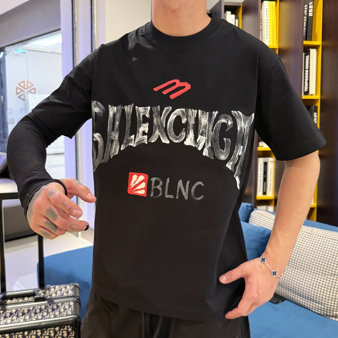 Balenciaga 一比一T恤 男款黑色塗鴉字母印花寬鬆短袖| 10 Balenciaga 一比一T恤 男款黑色塗鴉字母印花寬鬆短袖