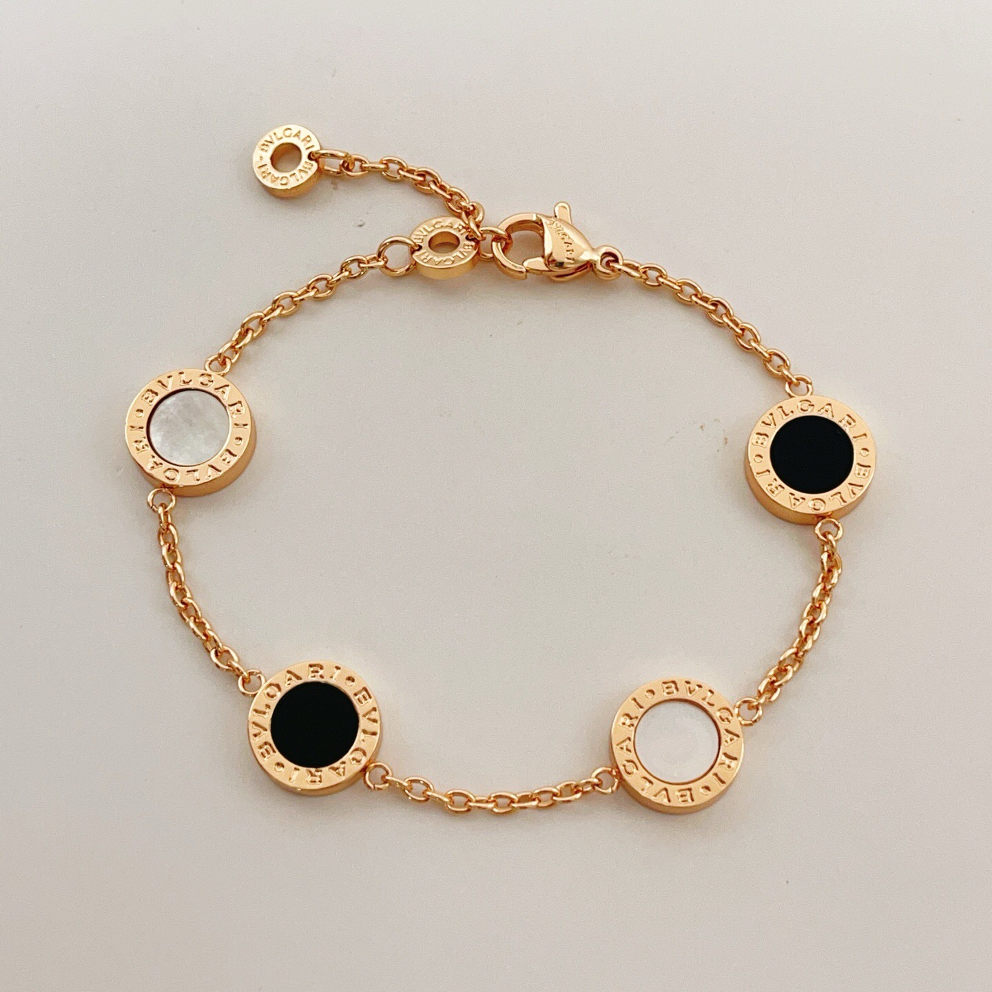 BVLGARI A貨女士手鍊圓形LOGO設計時尚百搭款
