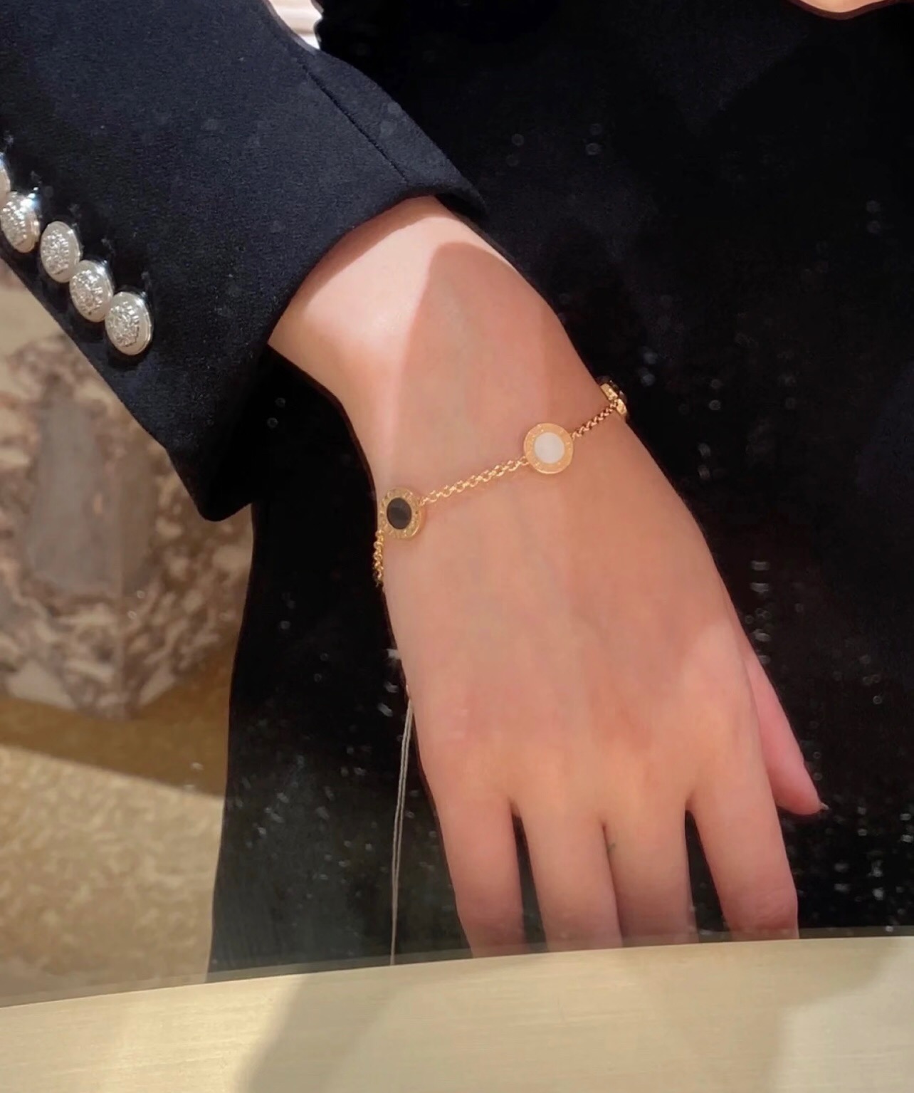 BVLGARI A貨女士手鍊圓形LOGO設計時尚百搭款| 15 BVLGARI A貨女士手鍊圓形LOGO設計時尚百搭款