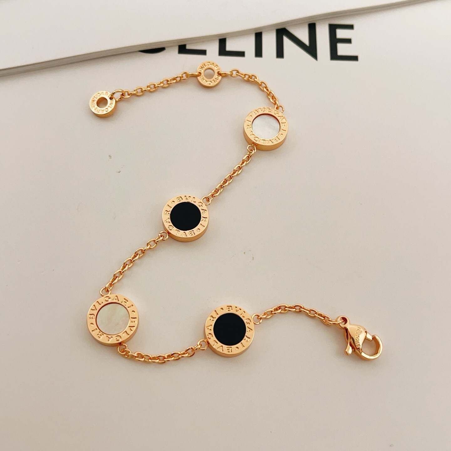 BVLGARI A貨女士手鍊圓形LOGO設計時尚百搭款| 14 BVLGARI A貨女士手鍊圓形LOGO設計時尚百搭款