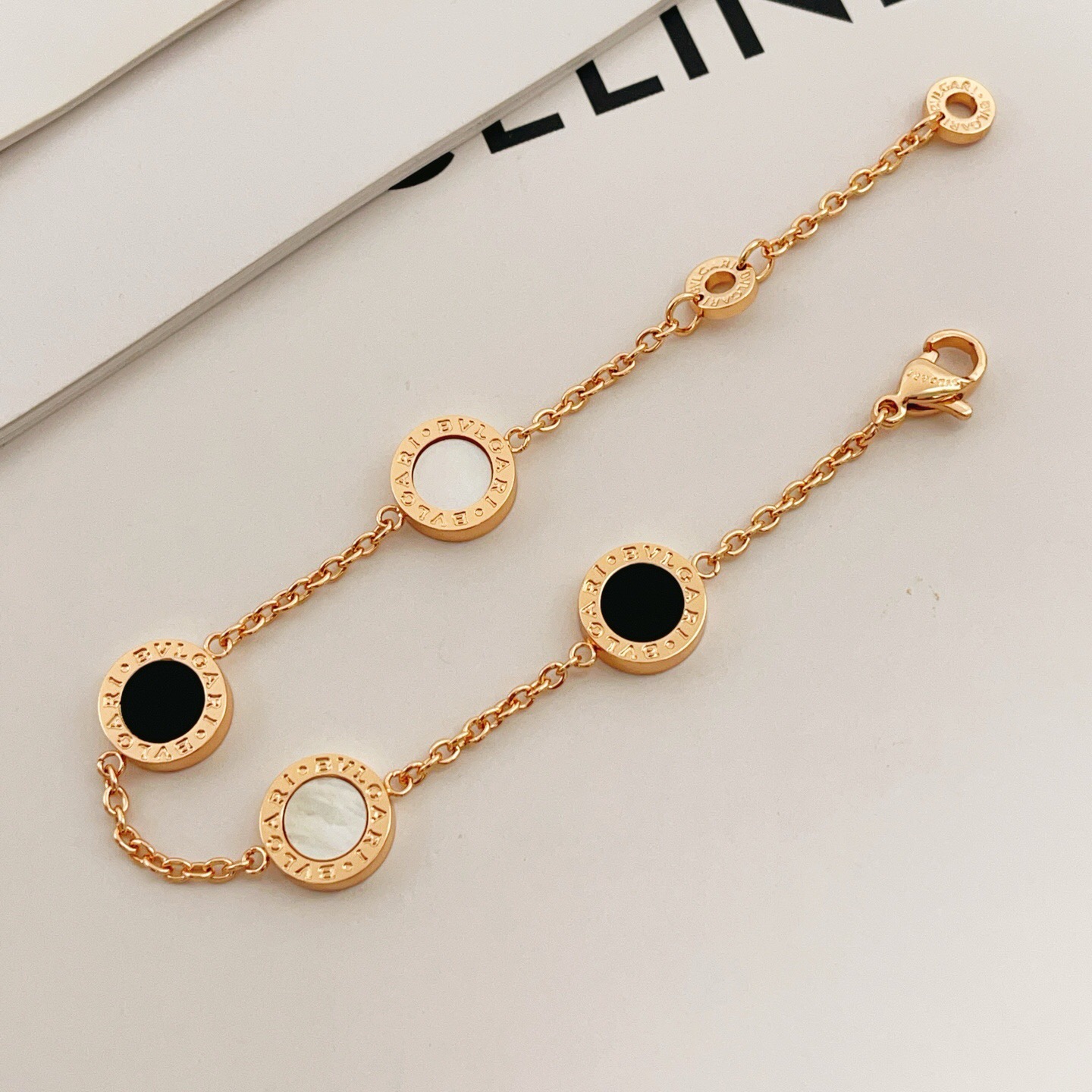 BVLGARI A貨女士手鍊圓形LOGO設計時尚百搭款| 12 BVLGARI A貨女士手鍊圓形LOGO設計時尚百搭款