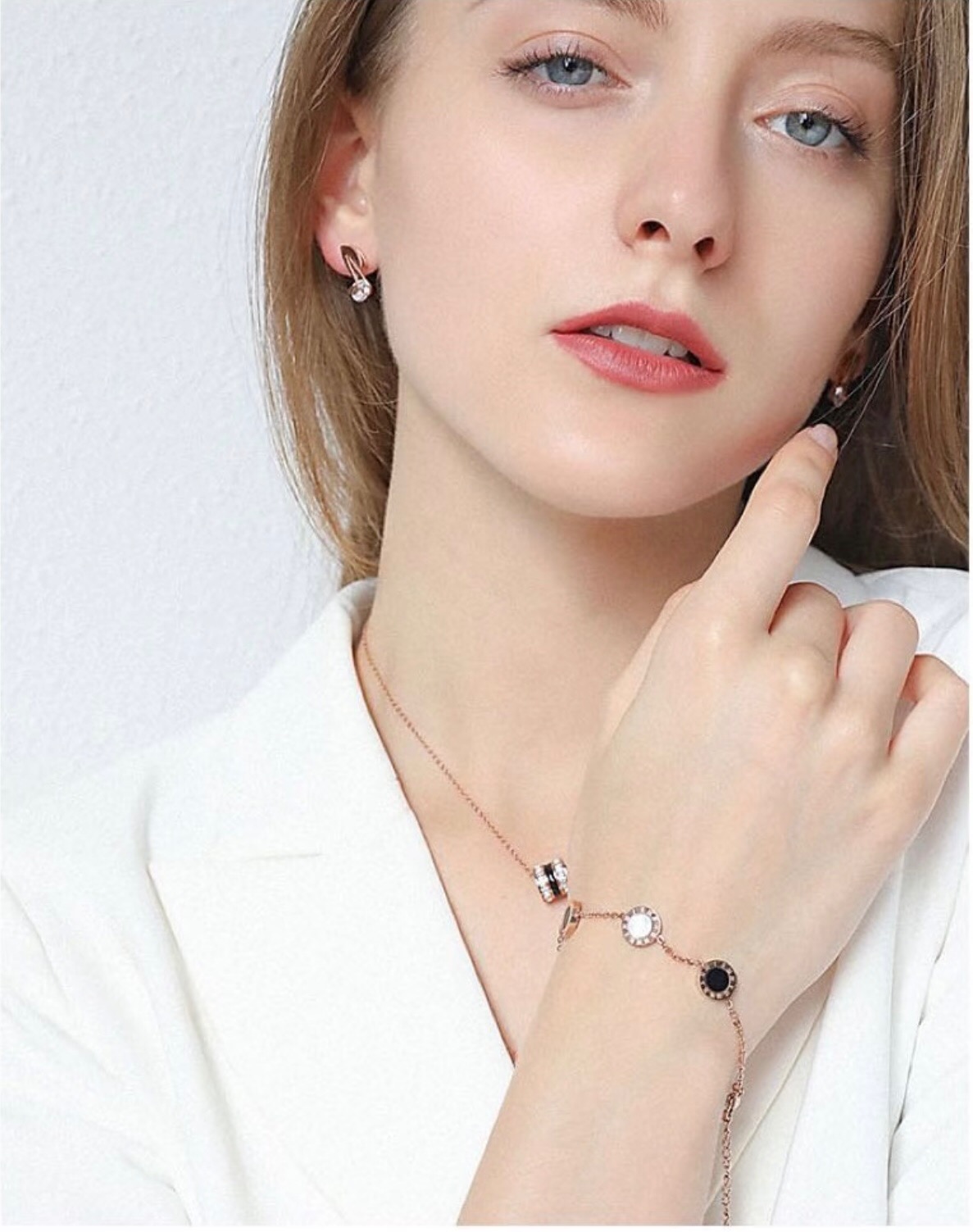 BVLGARI A貨女士手鍊圓形LOGO設計時尚百搭款| 9 BVLGARI A貨女士手鍊圓形LOGO設計時尚百搭款