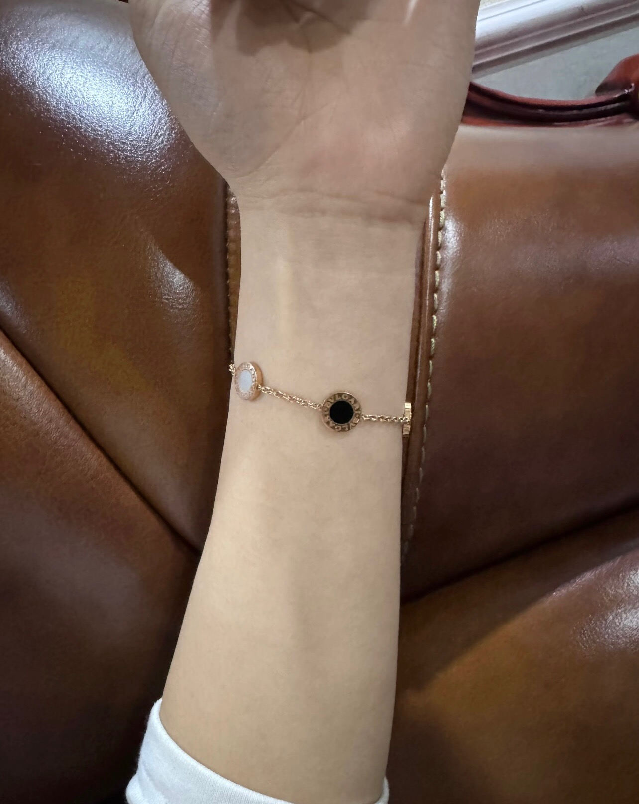 BVLGARI A貨女士手鍊圓形LOGO設計時尚百搭款| 7 BVLGARI A貨女士手鍊圓形LOGO設計時尚百搭款