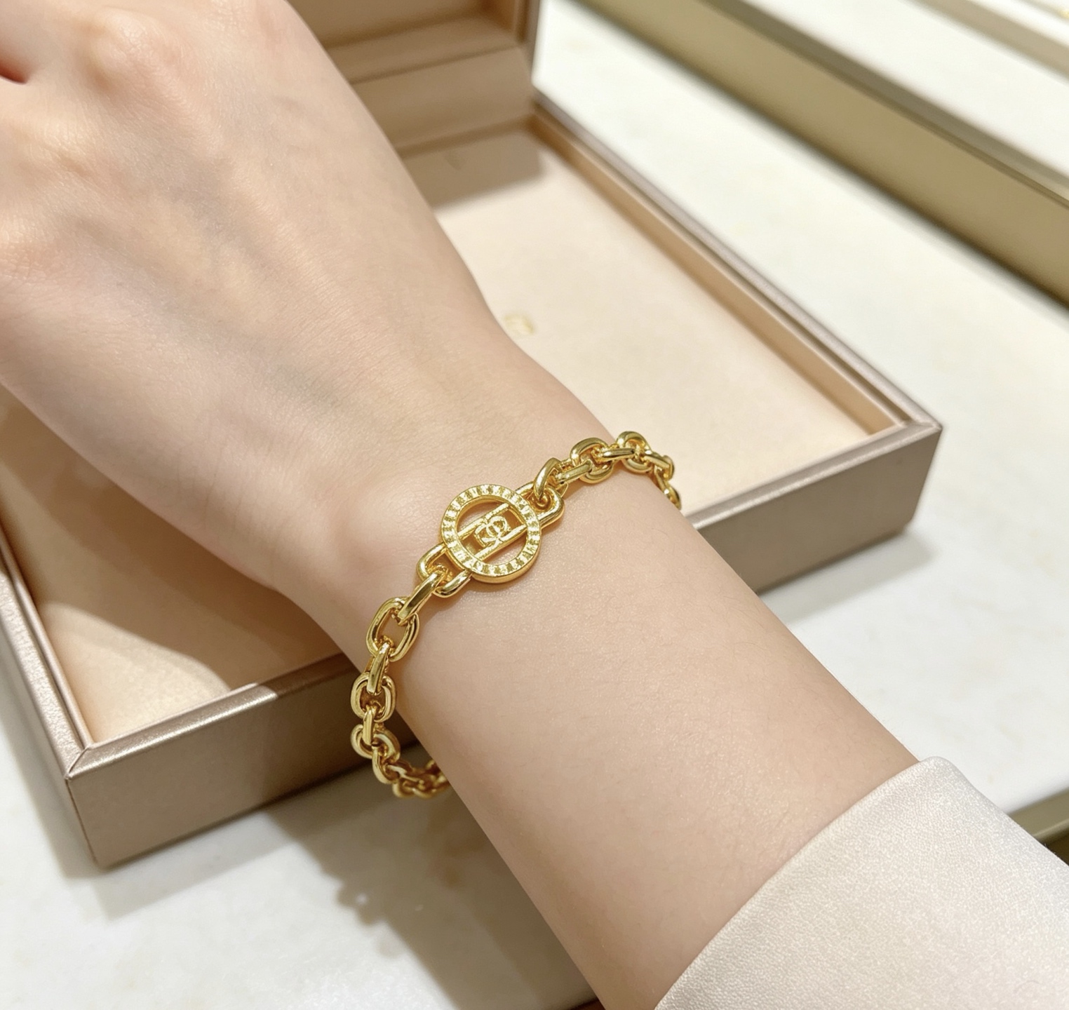 BVLGARI 復刻 圓牌鏈條手鍊 厚鏈設計 時尚款