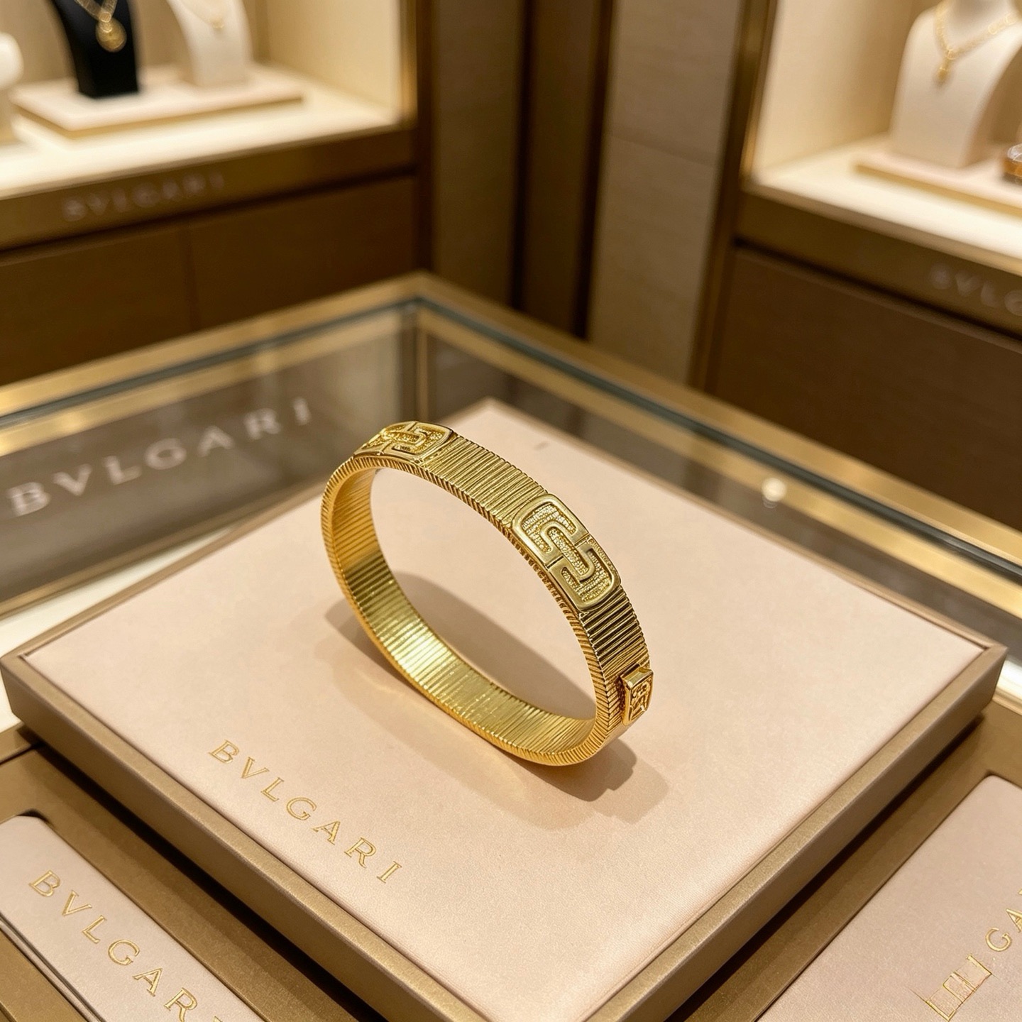 BVLGARI 復刻 寬版金色手鐲 幾何紋理設計 個性款