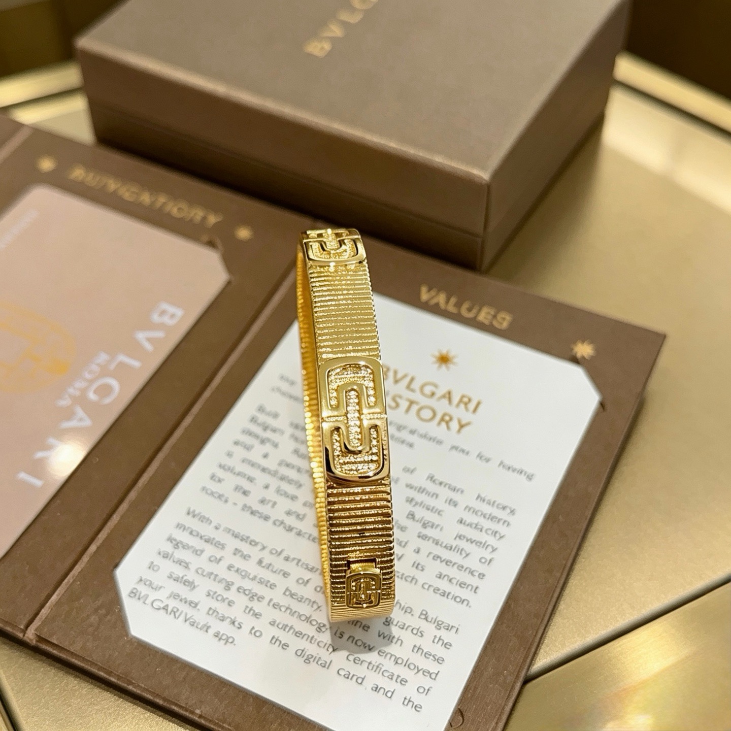 BVLGARI 復刻 寬版金色手鐲 幾何紋理設計 個性款