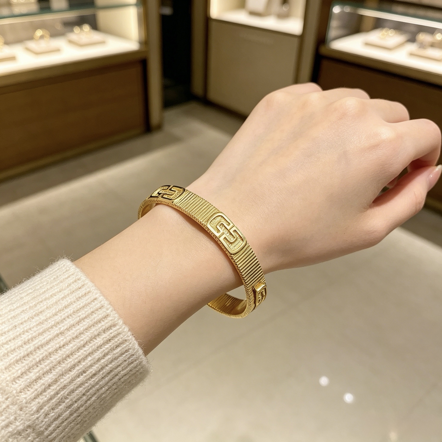 BVLGARI 復刻 寬版金色手鐲 幾何紋理設計 個性款