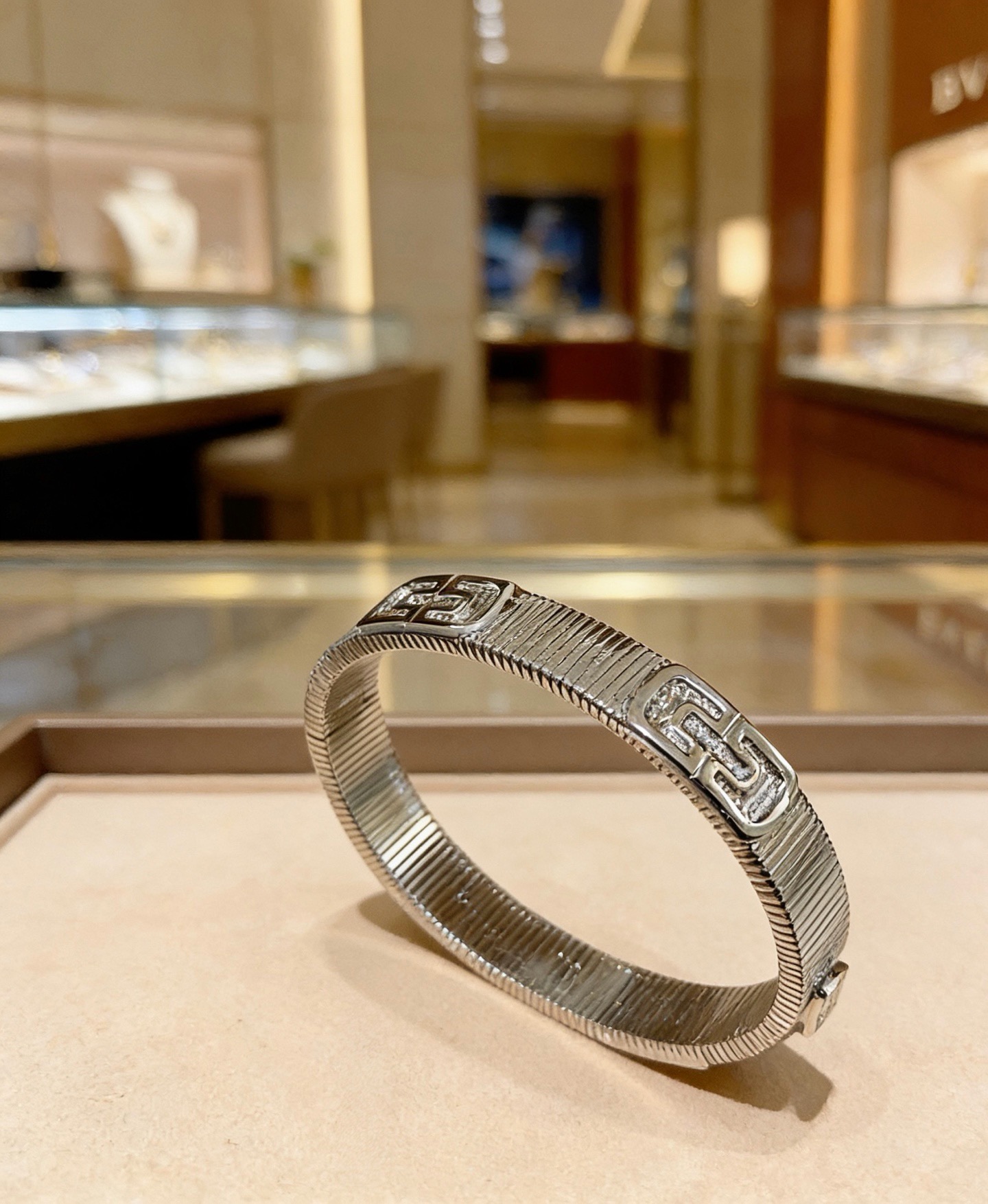 BVLGARI A貨 銀色寬版手鐲 幾何鑲鑽設計 百搭款