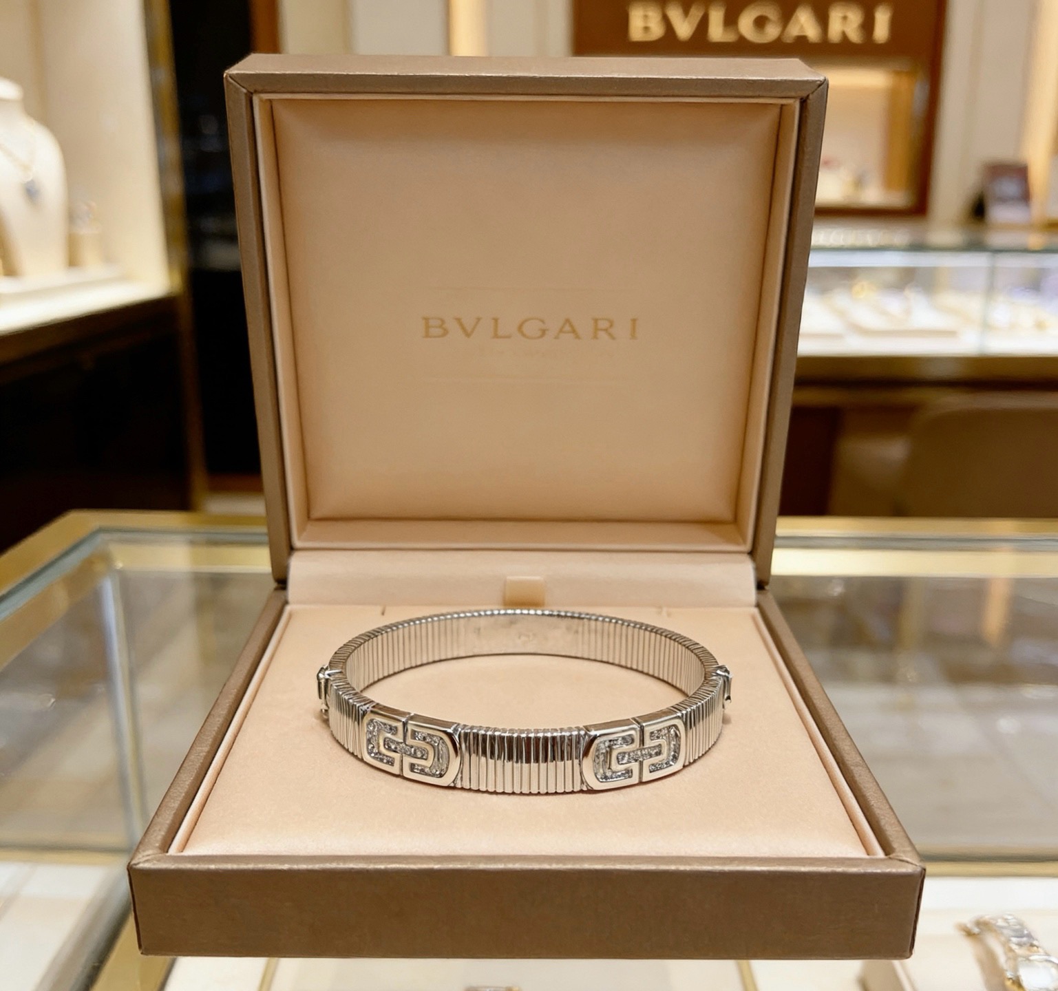 BVLGARI A貨 銀色寬版手鐲 幾何鑲鑽設計 百搭款| 11 BVLGARI A貨 銀色寬版手鐲 幾何鑲鑽設計 百搭款