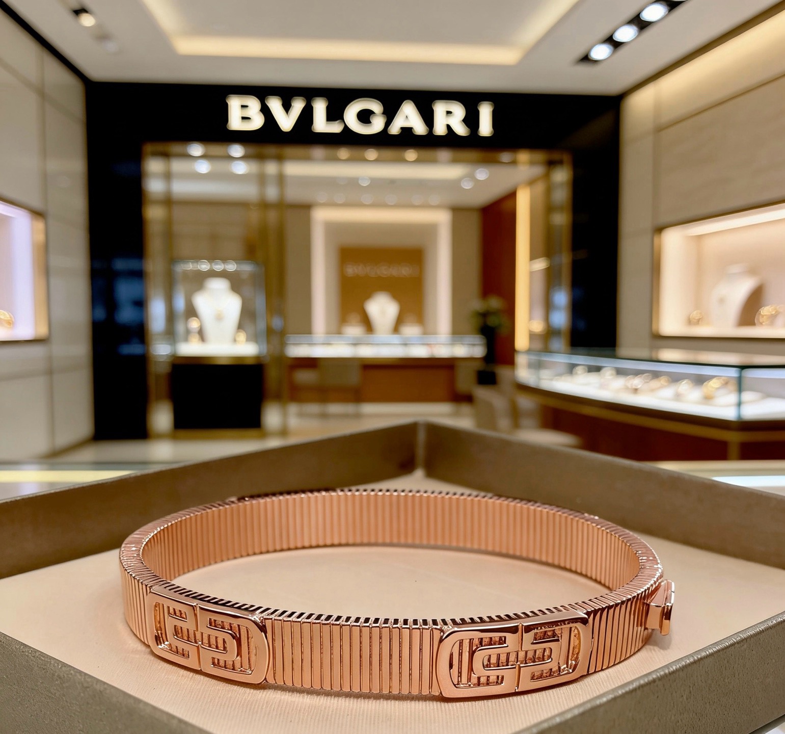 BVLGARI 原單 玫瑰金寬版手鐲 幾何雕紋設計 高級款| 10 BVLGARI 原單 玫瑰金寬版手鐲 幾何雕紋設計 高級款