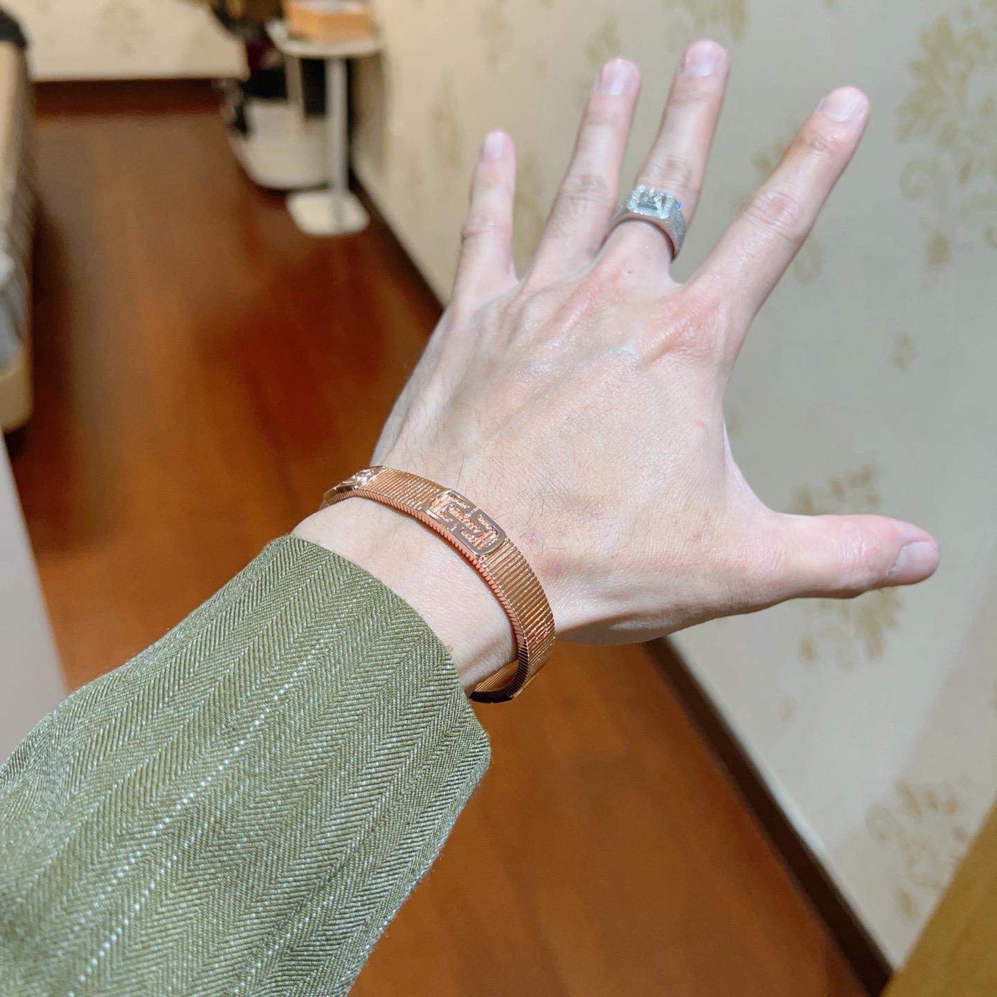 BVLGARI 原單 玫瑰金寬版手鐲 幾何雕紋設計 高級款| 9 BVLGARI 原單 玫瑰金寬版手鐲 幾何雕紋設計 高級款