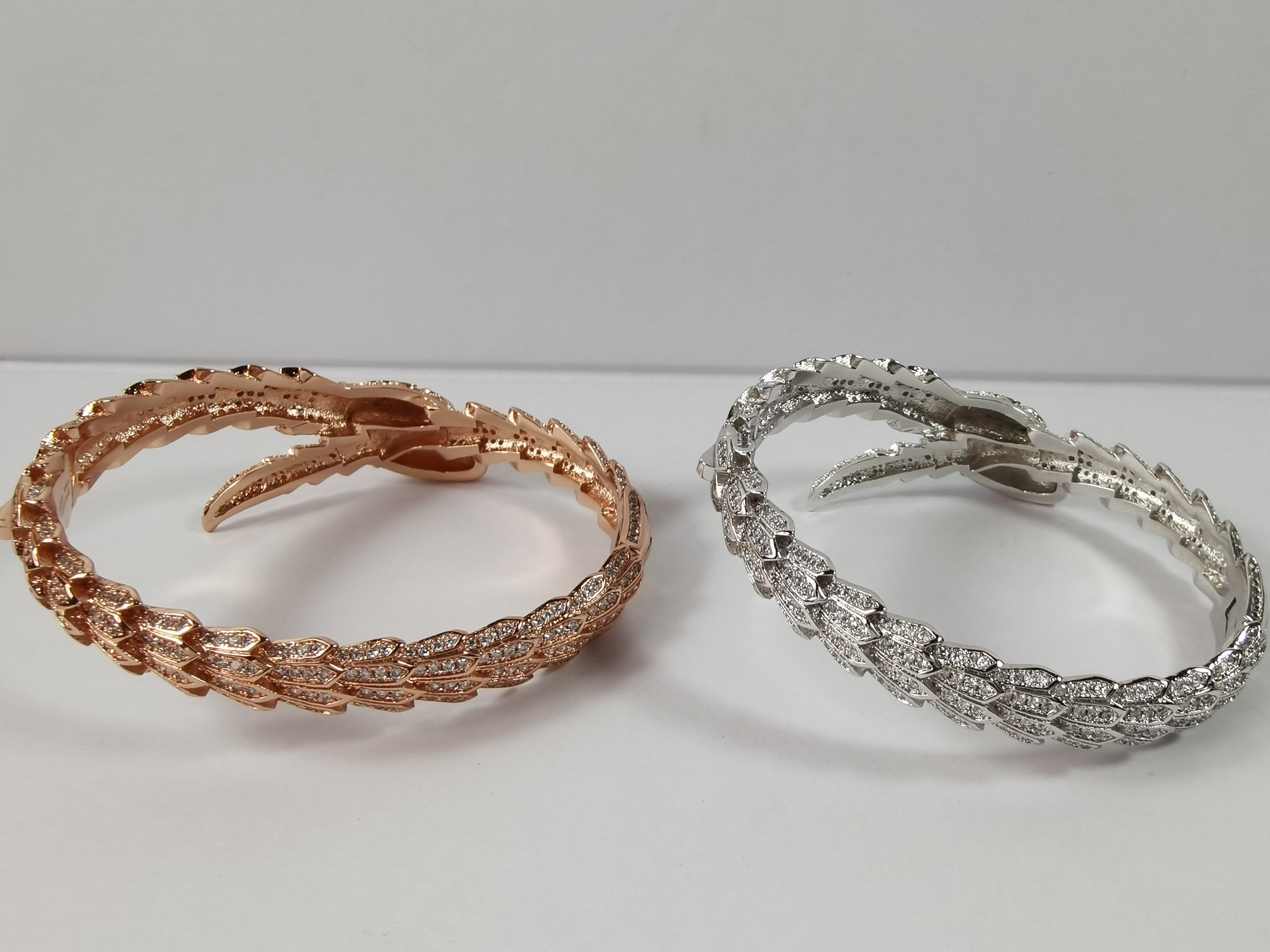 BVLGARI 蛇頭手鐲 滿鑽開口設計女款高級時尚手環| 13 BVLGARI 蛇頭手鐲 滿鑽開口設計女款高級時尚手環