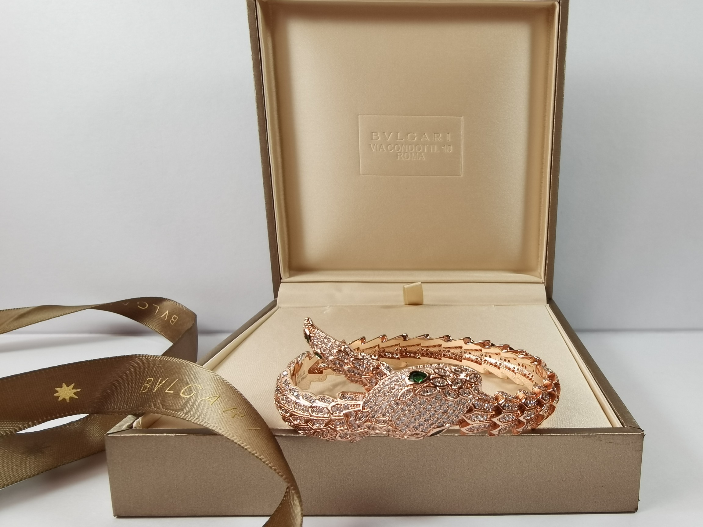 BVLGARI 蛇頭手鐲 滿鑽開口設計女款高級時尚手環| 12 BVLGARI 蛇頭手鐲 滿鑽開口設計女款高級時尚手環