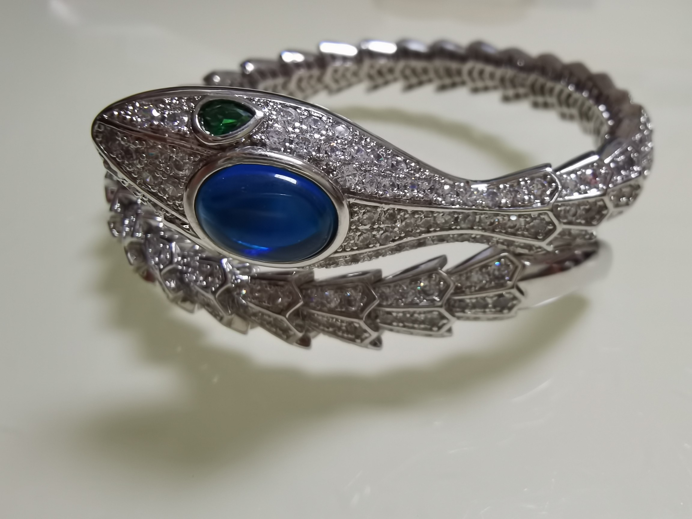 BVLGARI 蛇頭開口手鐲 藍寶石滿鑽設計女款時尚手環| 11 BVLGARI 蛇頭開口手鐲 藍寶石滿鑽設計女款時尚手環