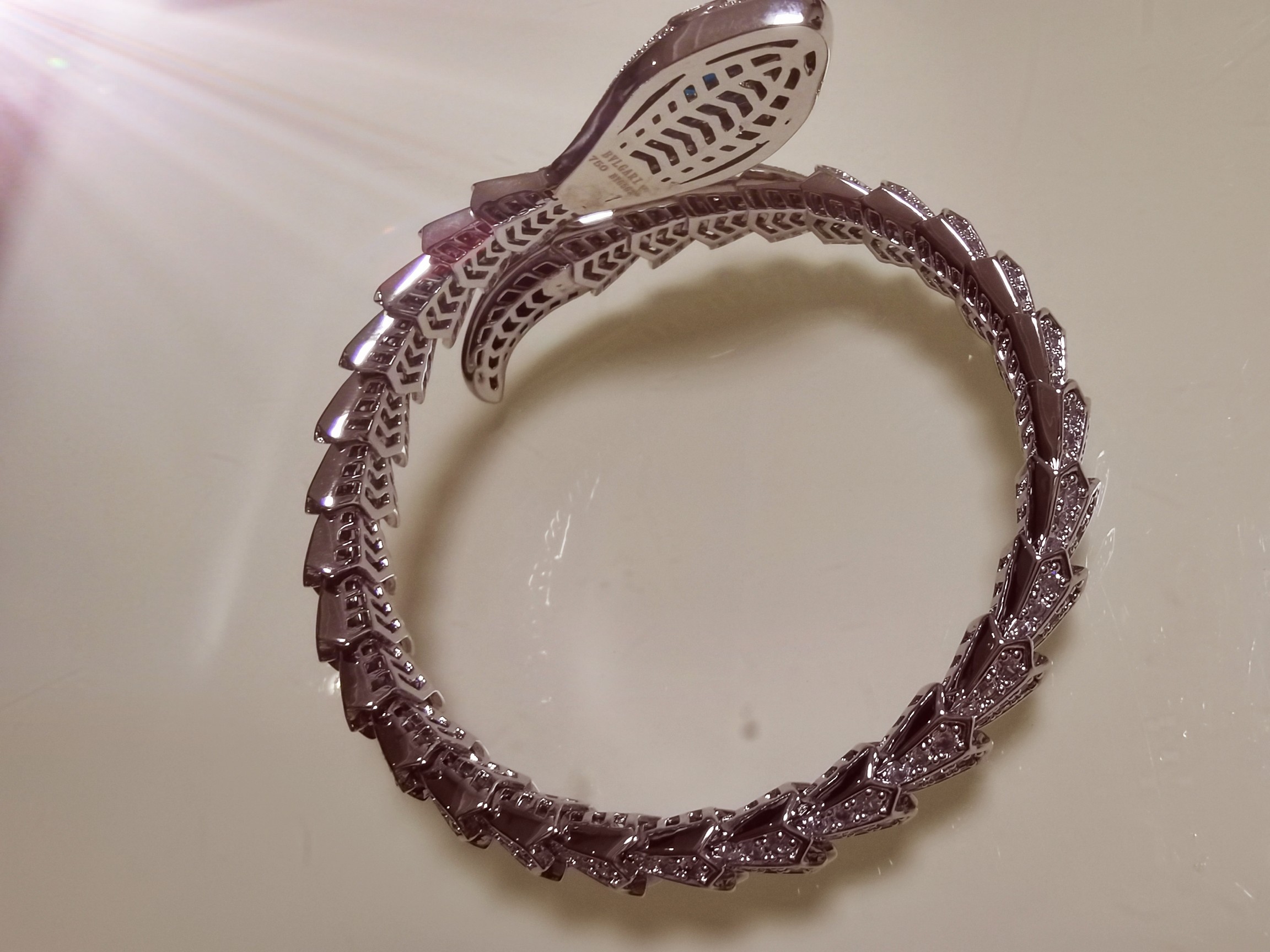 BVLGARI 蛇頭開口手鐲 藍寶石滿鑽設計女款時尚手環| 6 BVLGARI 蛇頭開口手鐲 藍寶石滿鑽設計女款時尚手環