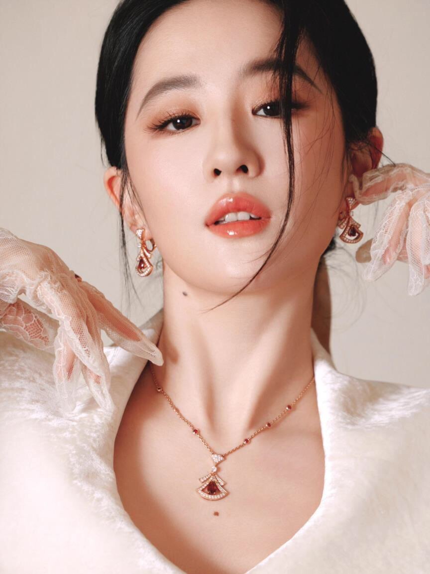 BVLGARI高仿女士耳環鑲鑽扇形設計優雅百搭款| 7 BVLGARI高仿女士耳環鑲鑽扇形設計優雅百搭款