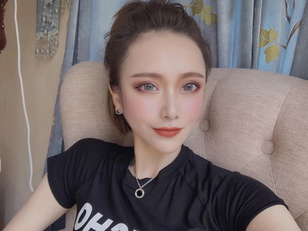 BVLGARI原單女士耳環圓形LOGO設計簡約時尚款| 8 BVLGARI原單女士耳環圓形LOGO設計簡約時尚款