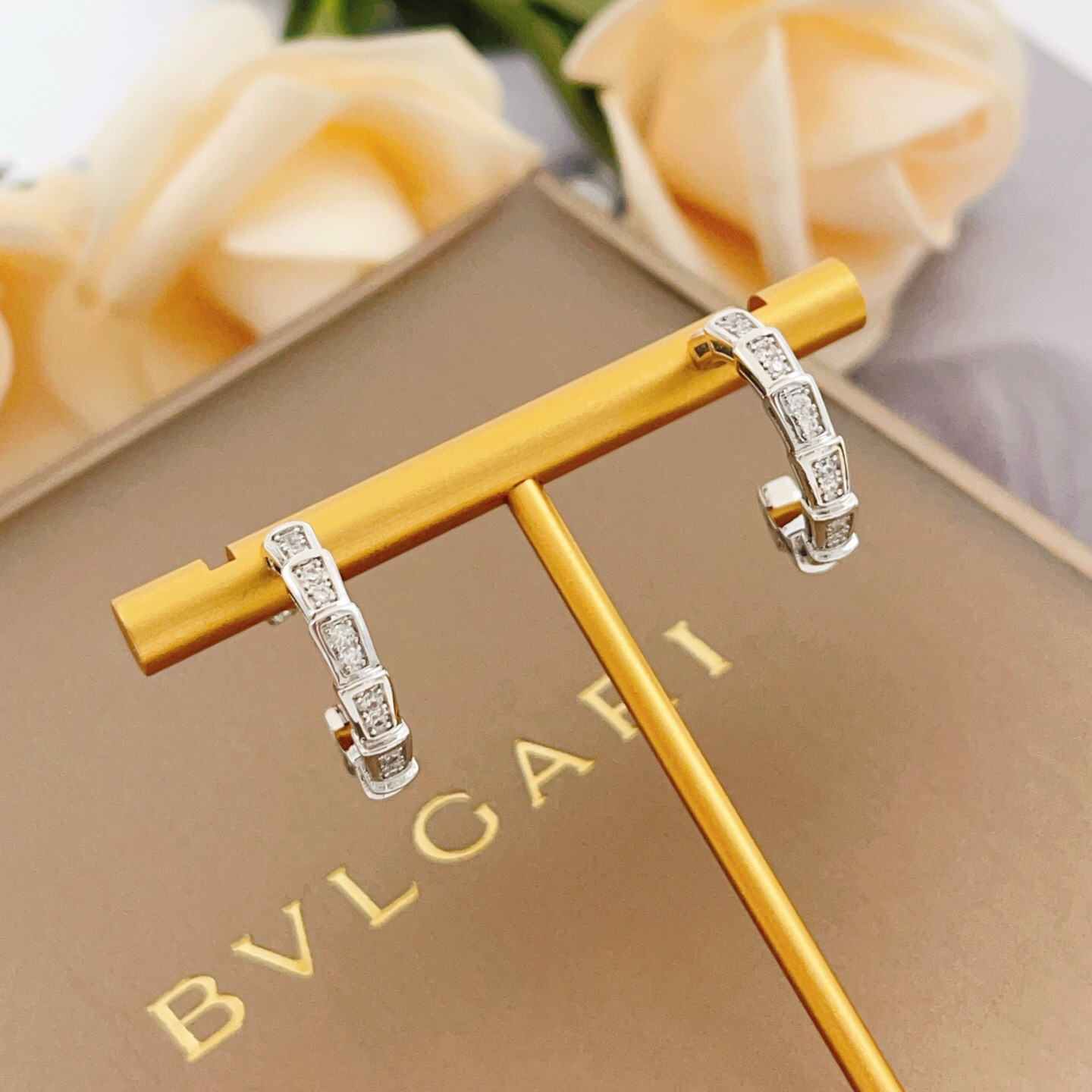 BVLGARI一比一女士耳環蛇骨圈設計鑲鑽時尚百搭款| 12 BVLGARI一比一女士耳環蛇骨圈設計鑲鑽時尚百搭款