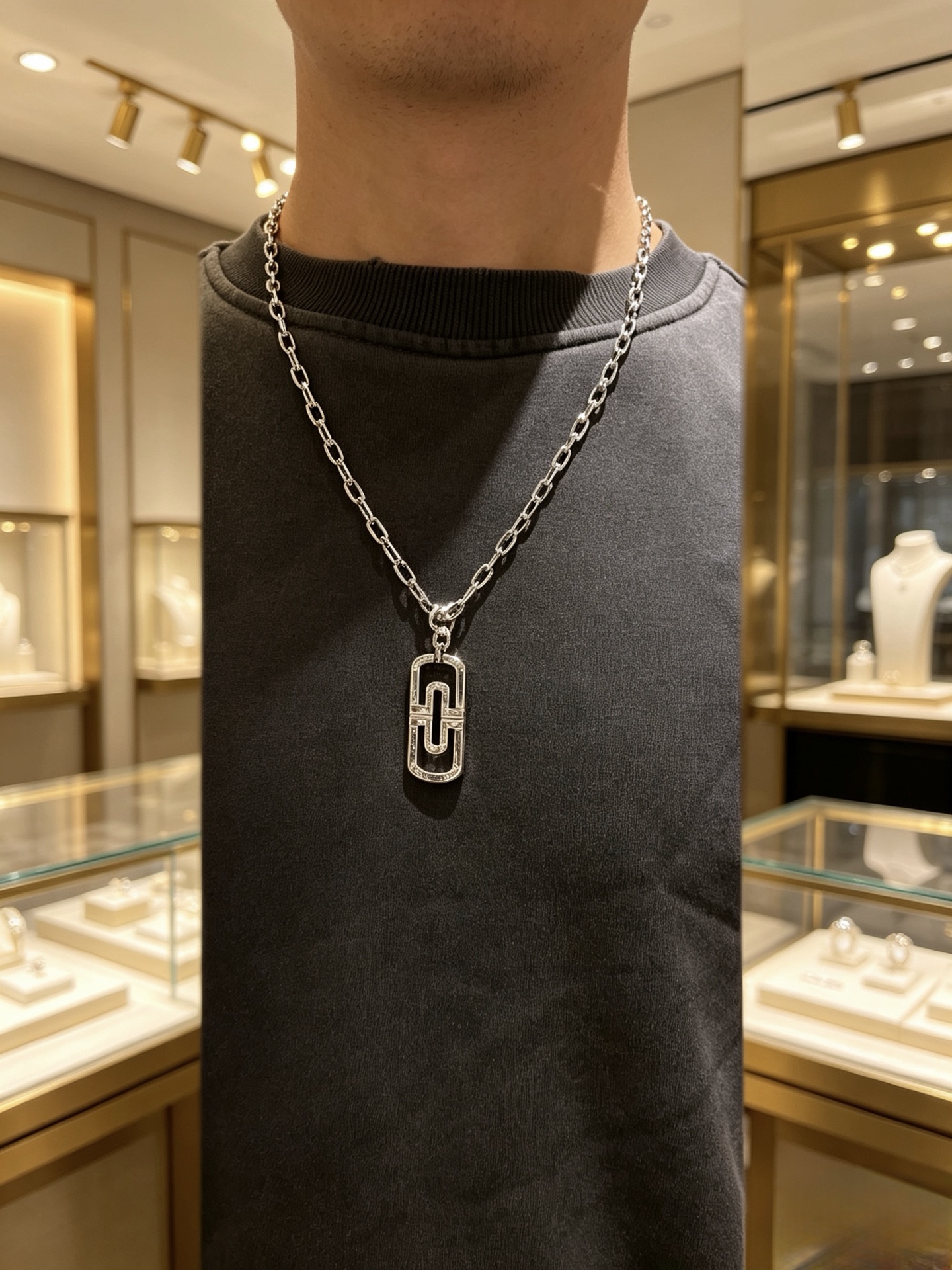 BVLGARI高仿女士項鍊經典字母吊墜設計輕奢百搭款| 7 BVLGARI高仿女士項鍊經典字母吊墜設計輕奢百搭款