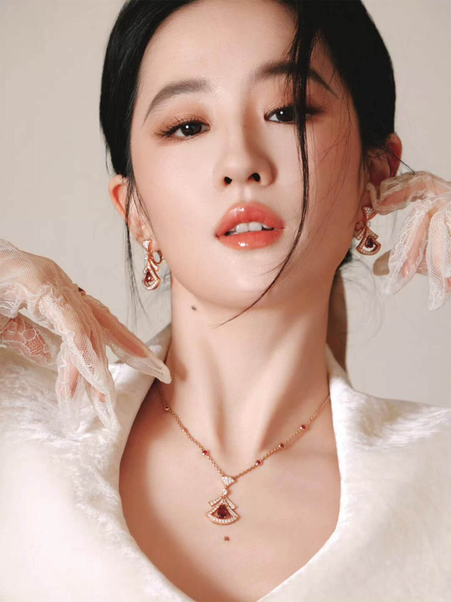 BVLGARI一比一女士項鍊綠寶石扇形設計精緻百搭款