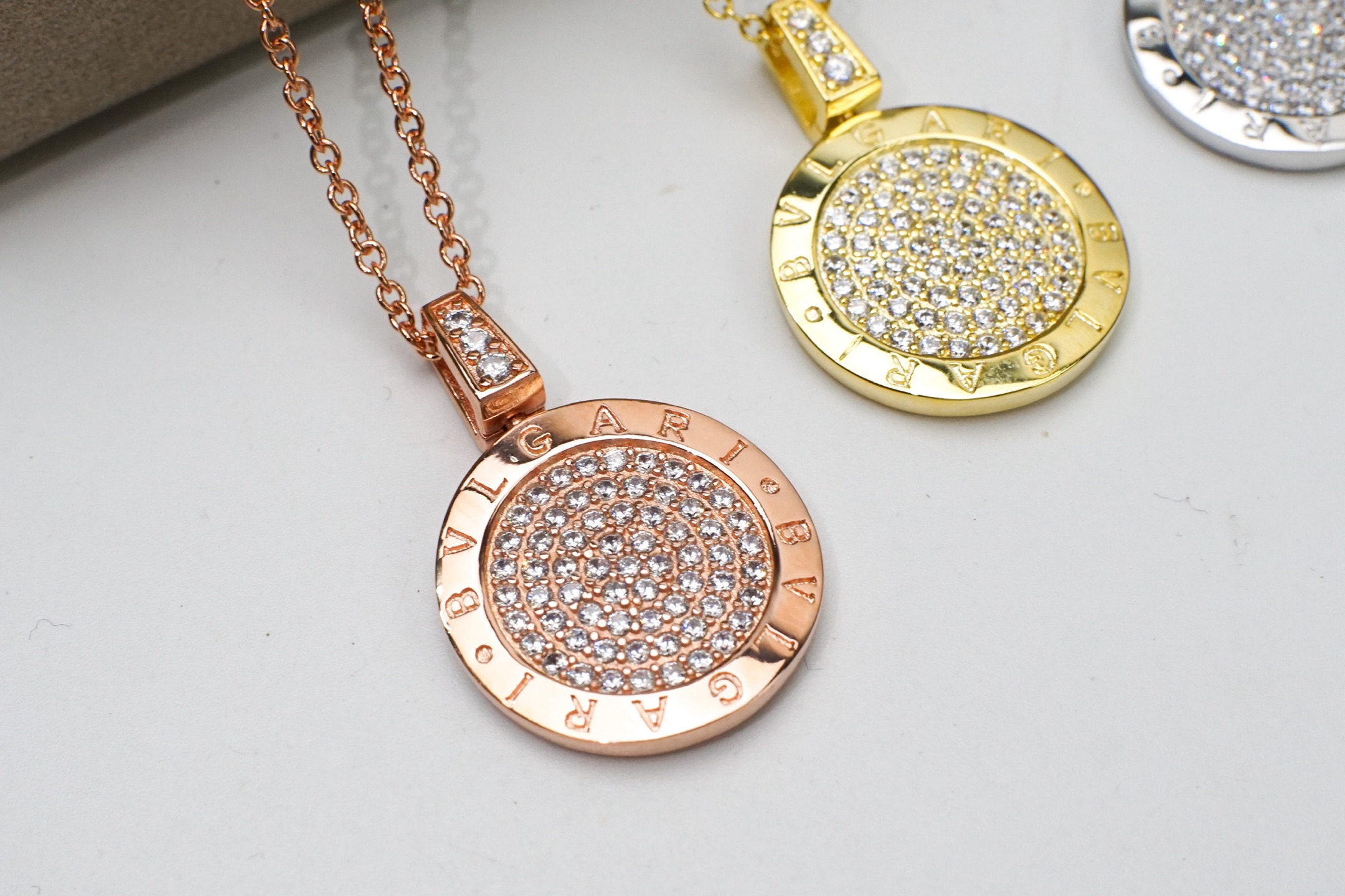 BVLGARIA貨女士項鍊圓形滿鑽吊墜設計氣質百搭款| 13 BVLGARIA貨女士項鍊圓形滿鑽吊墜設計氣質百搭款