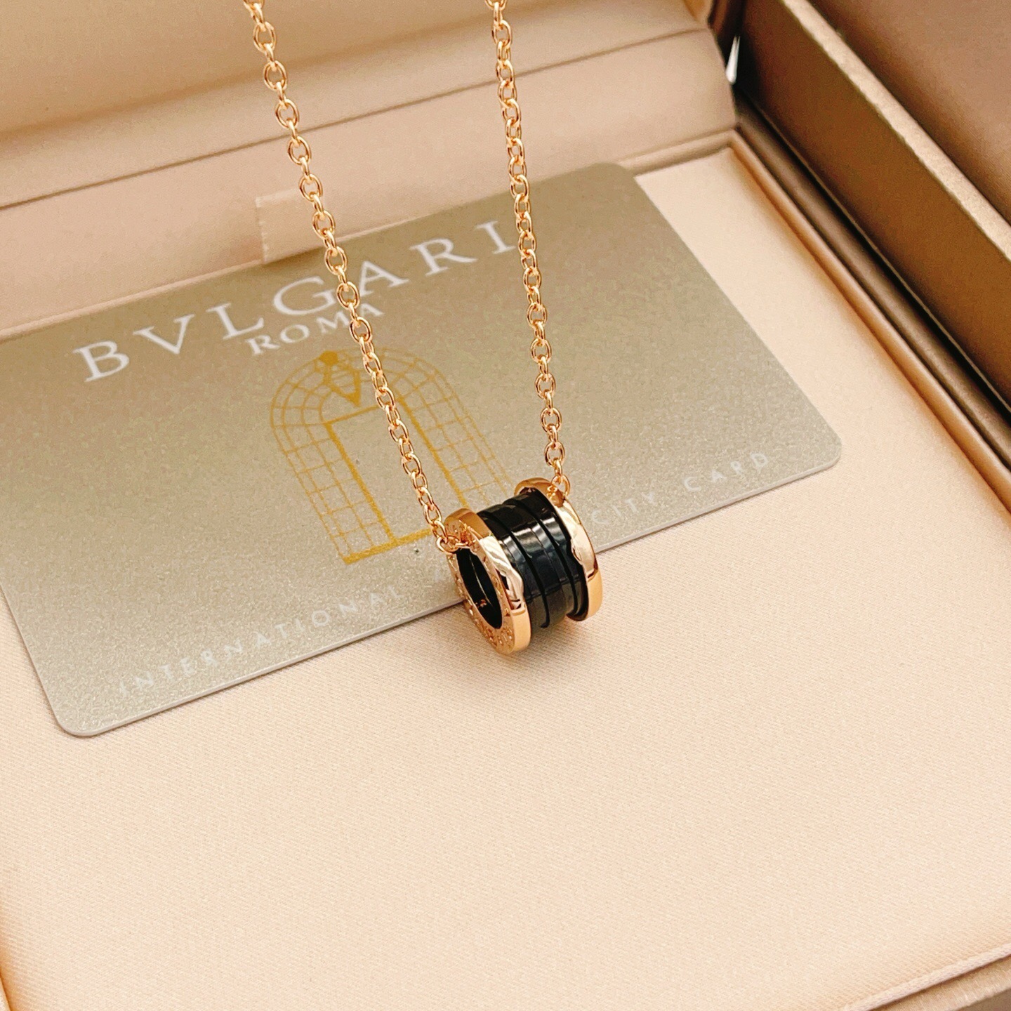 BVLGARI 高仿 黑色陶瓷圓環項鍊 鏈條設計 經典款