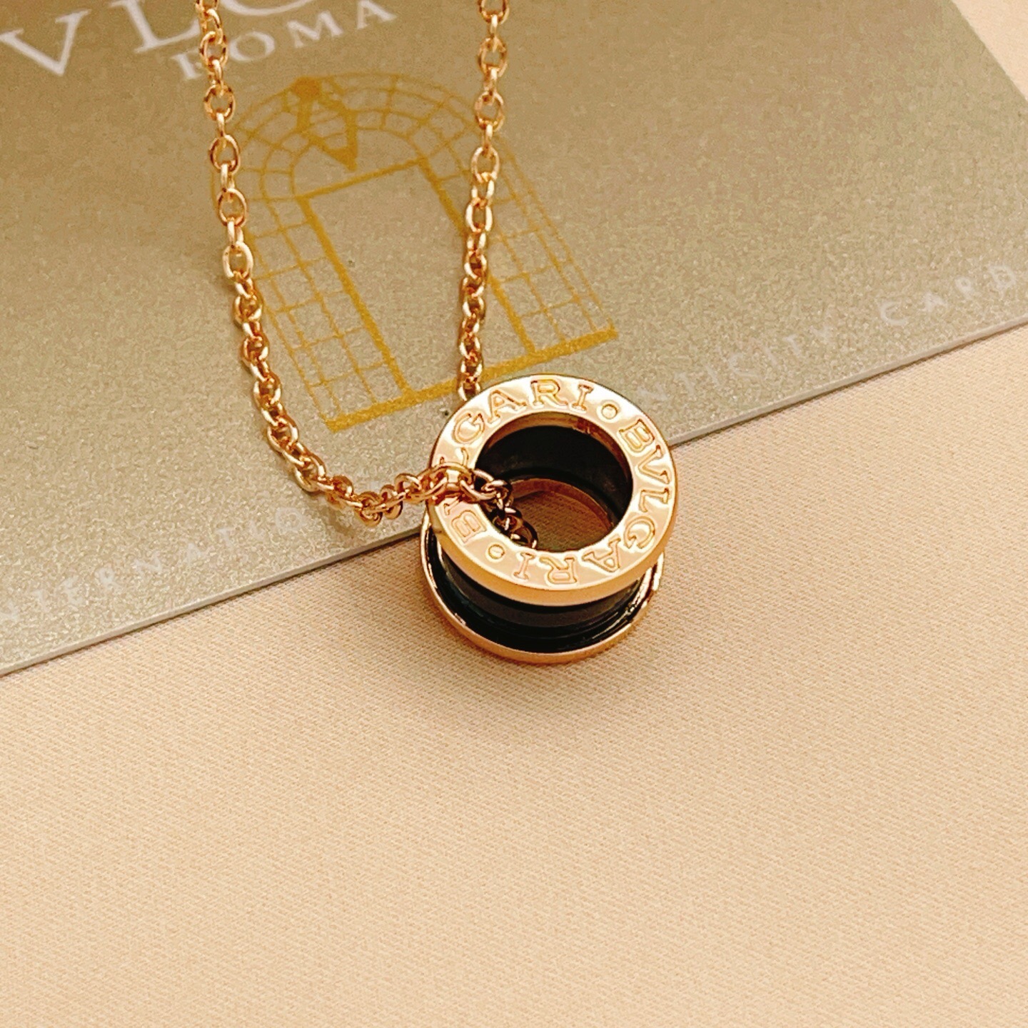 BVLGARI 高仿 黑色陶瓷圓環項鍊 鏈條設計 經典款| 9 BVLGARI 高仿 黑色陶瓷圓環項鍊 鏈條設計 經典款