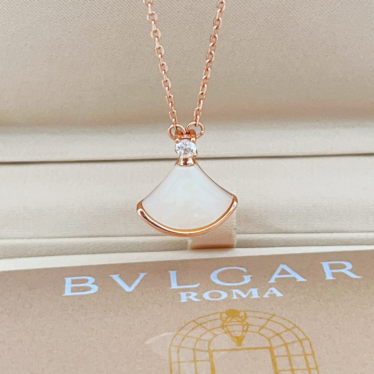 BVLGARI 復刻 扇形母貝項鍊 玫瑰金吊墜 氣質款| 10 BVLGARI 復刻 扇形母貝項鍊 玫瑰金吊墜 氣質款