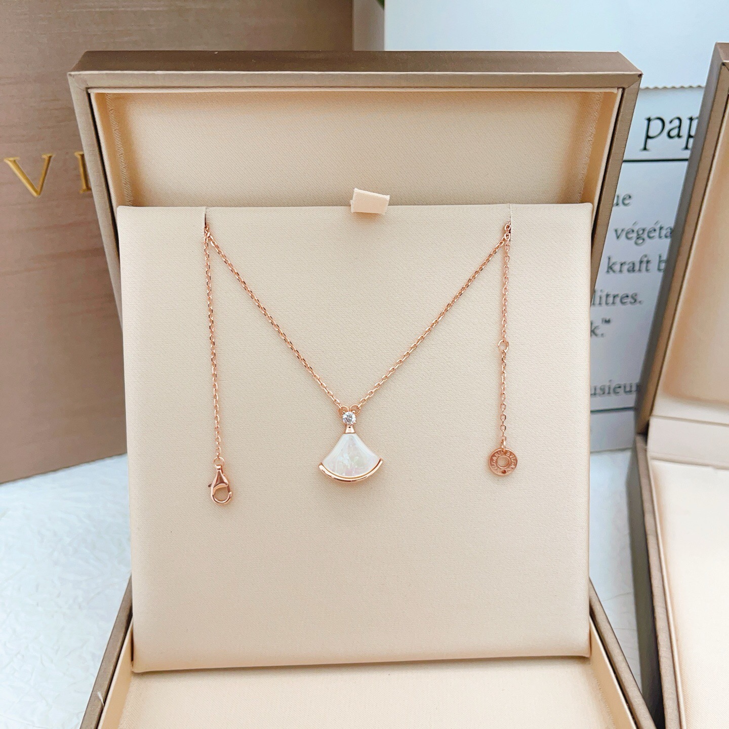 BVLGARI 復刻 扇形母貝項鍊 玫瑰金吊墜 氣質款| 9 BVLGARI 復刻 扇形母貝項鍊 玫瑰金吊墜 氣質款